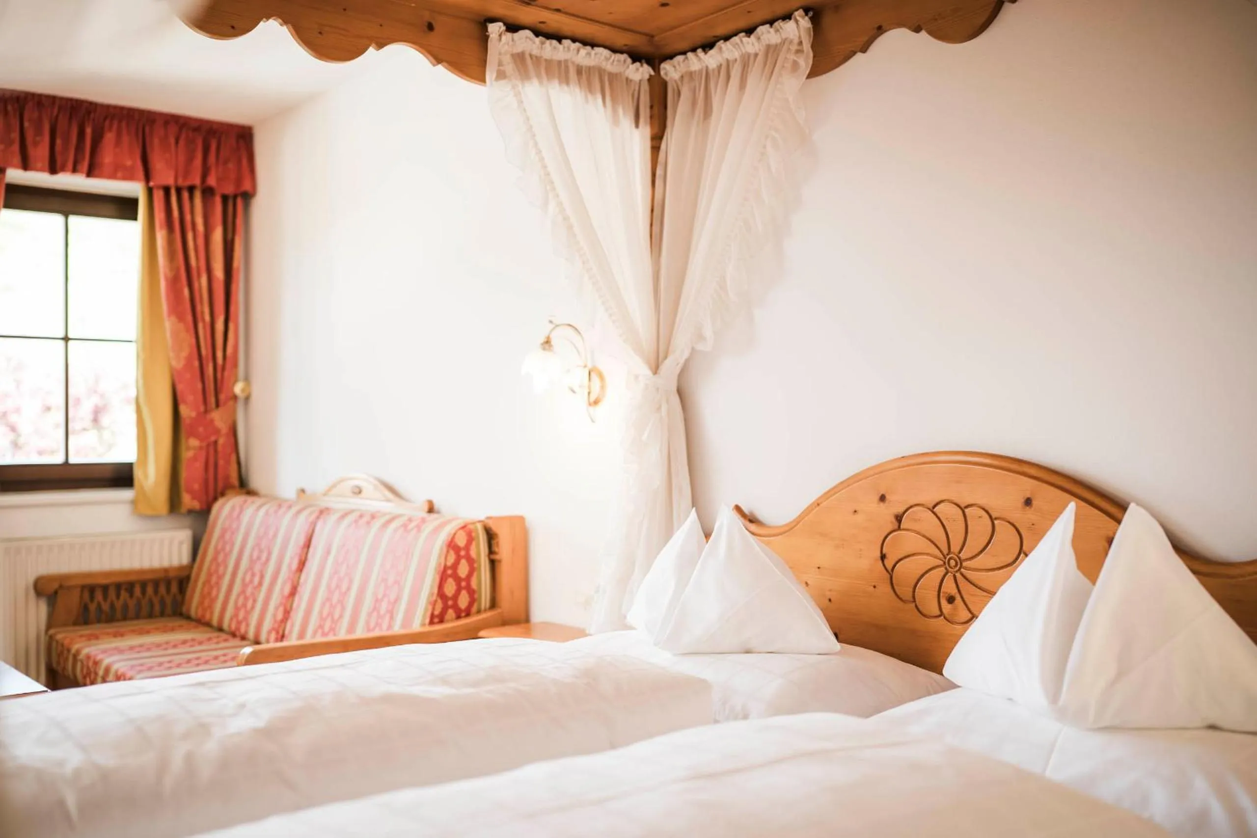 Bedroom, Bed in Hotel Ansitz Jakoberhof