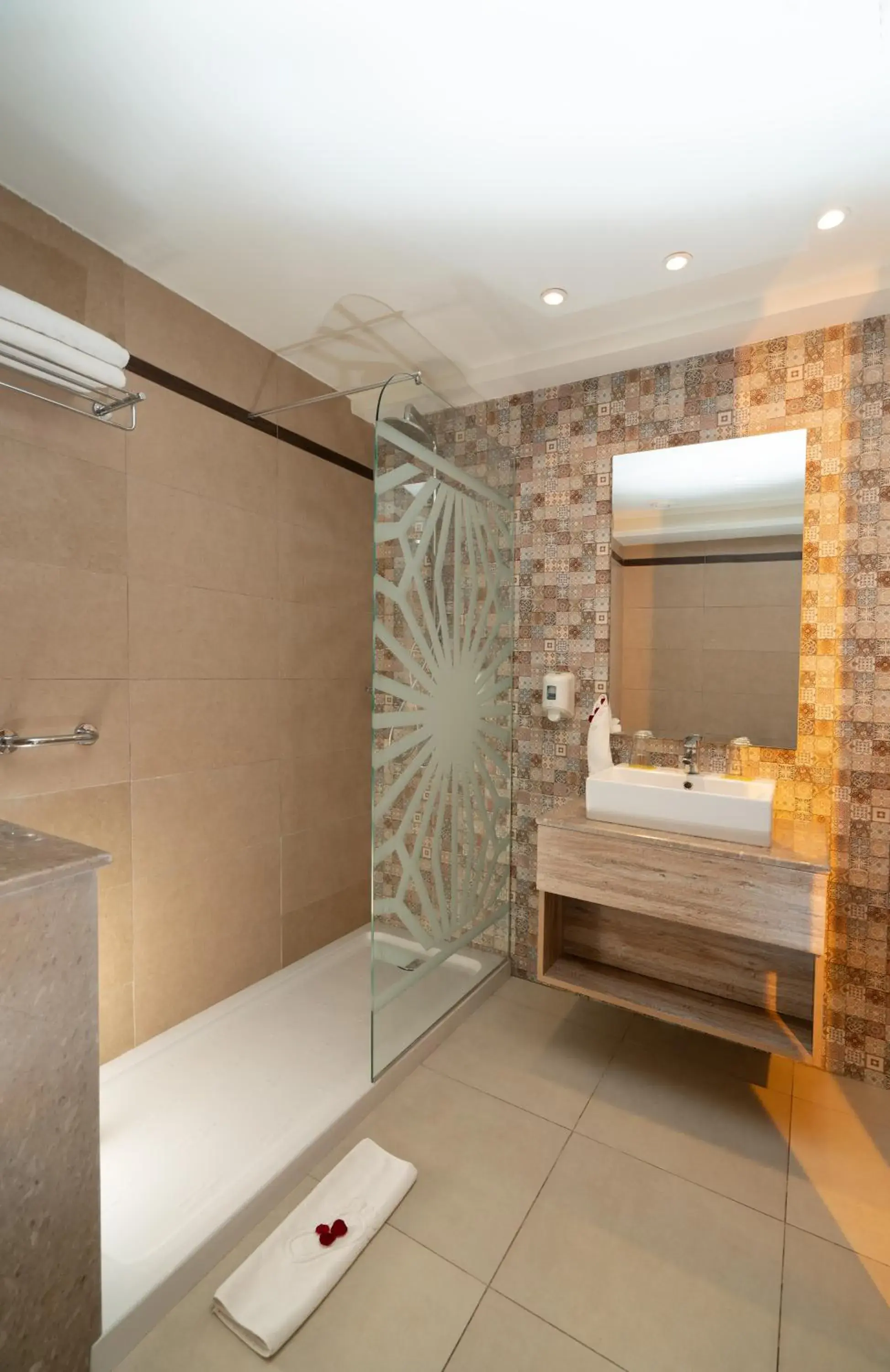 Bathroom, Bed in TUI MAGIC LIFE Penelope Beach - Families & Couples Bathroom, Bed in TUI MAGIC LIFE Penelope Beach - Families & Couples