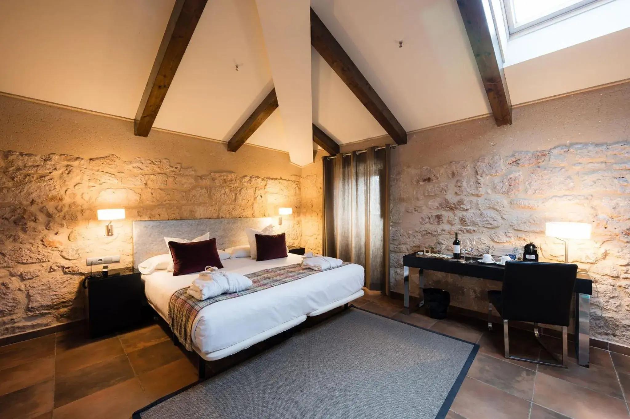 Photo of the whole room, Bed in Castilla Termal Burgo de Osma Photo of the whole room, Bed in Castilla Termal Burgo de Osma