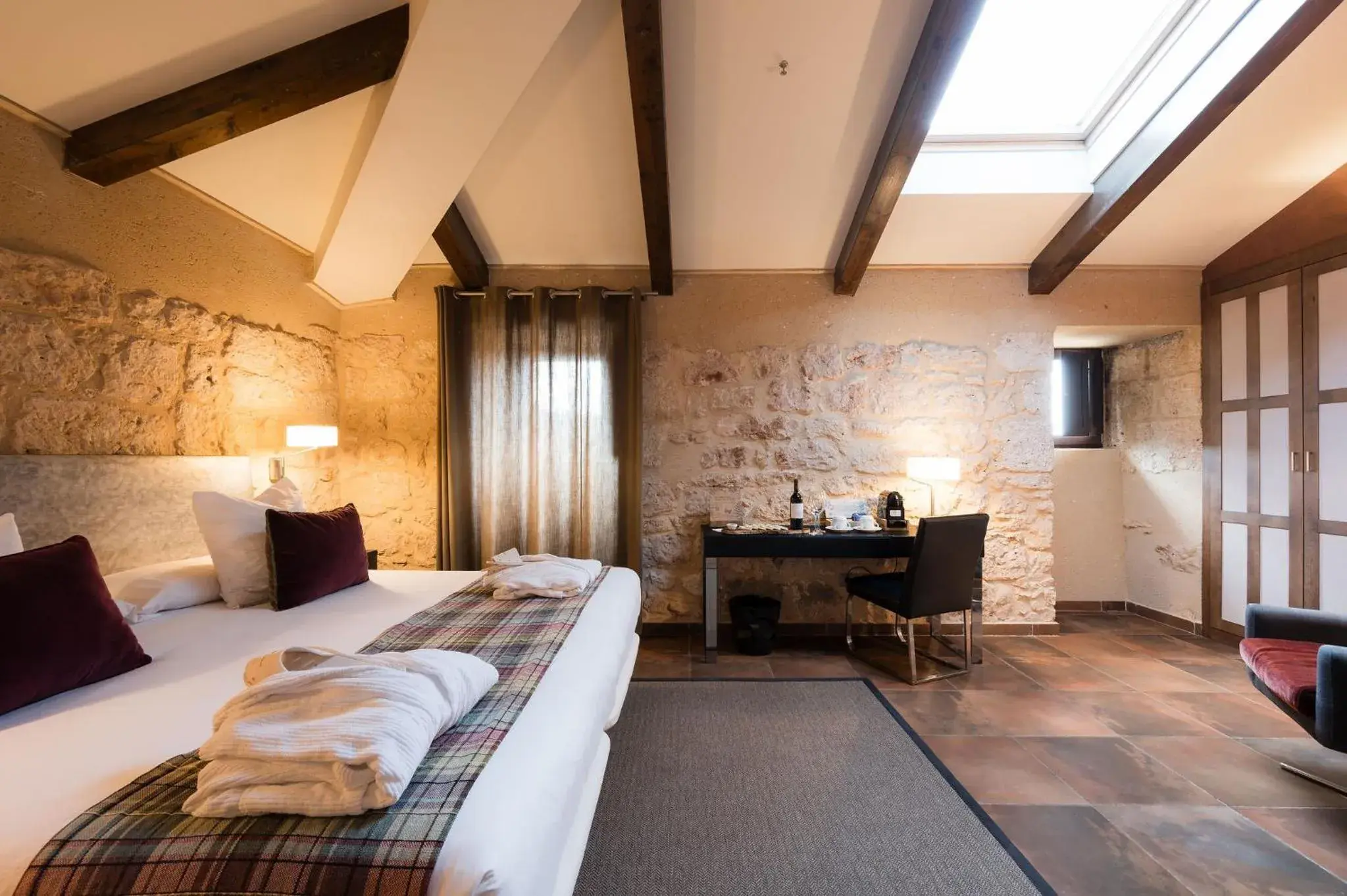 Photo of the whole room, Bed in Castilla Termal Burgo de Osma Photo of the whole room, Bed in Castilla Termal Burgo de Osma