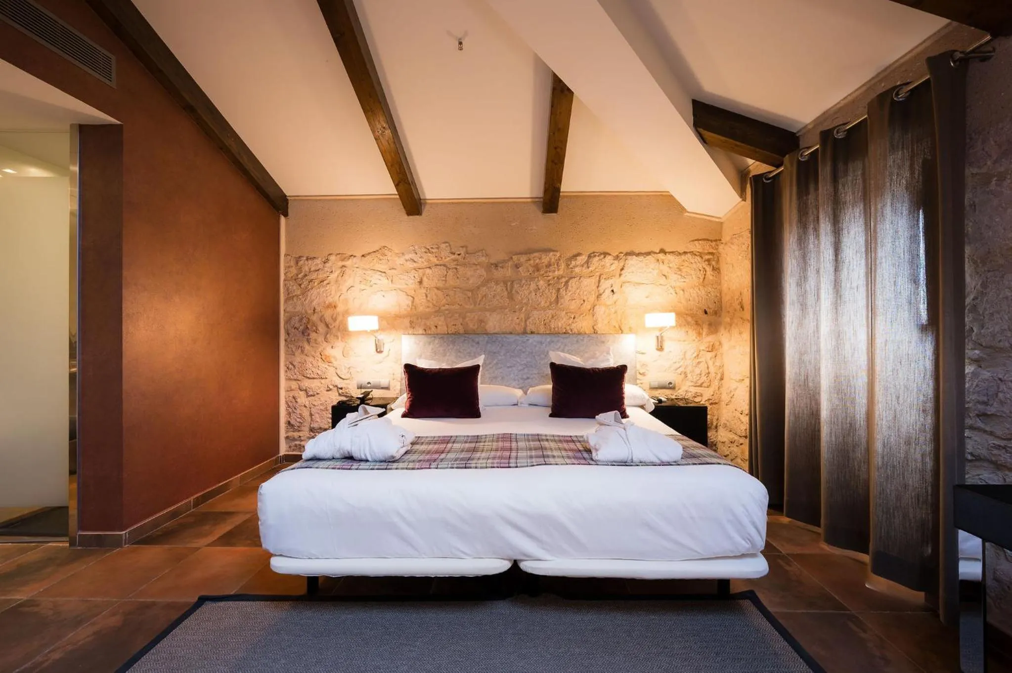 Photo of the whole room, Bed in Castilla Termal Burgo de Osma