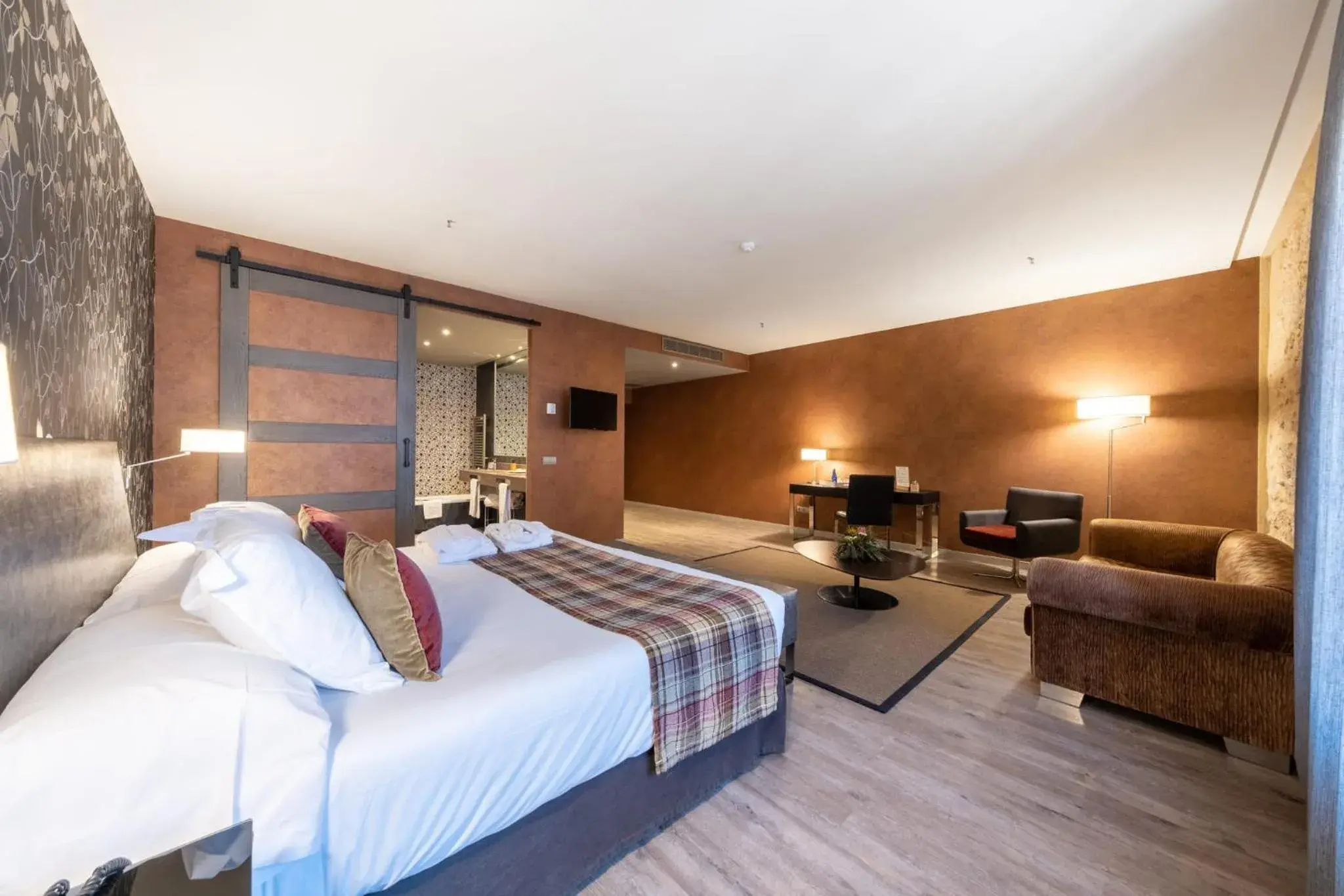 Photo of the whole room, Bed in Castilla Termal Burgo de Osma Photo of the whole room, Bed in Castilla Termal Burgo de Osma