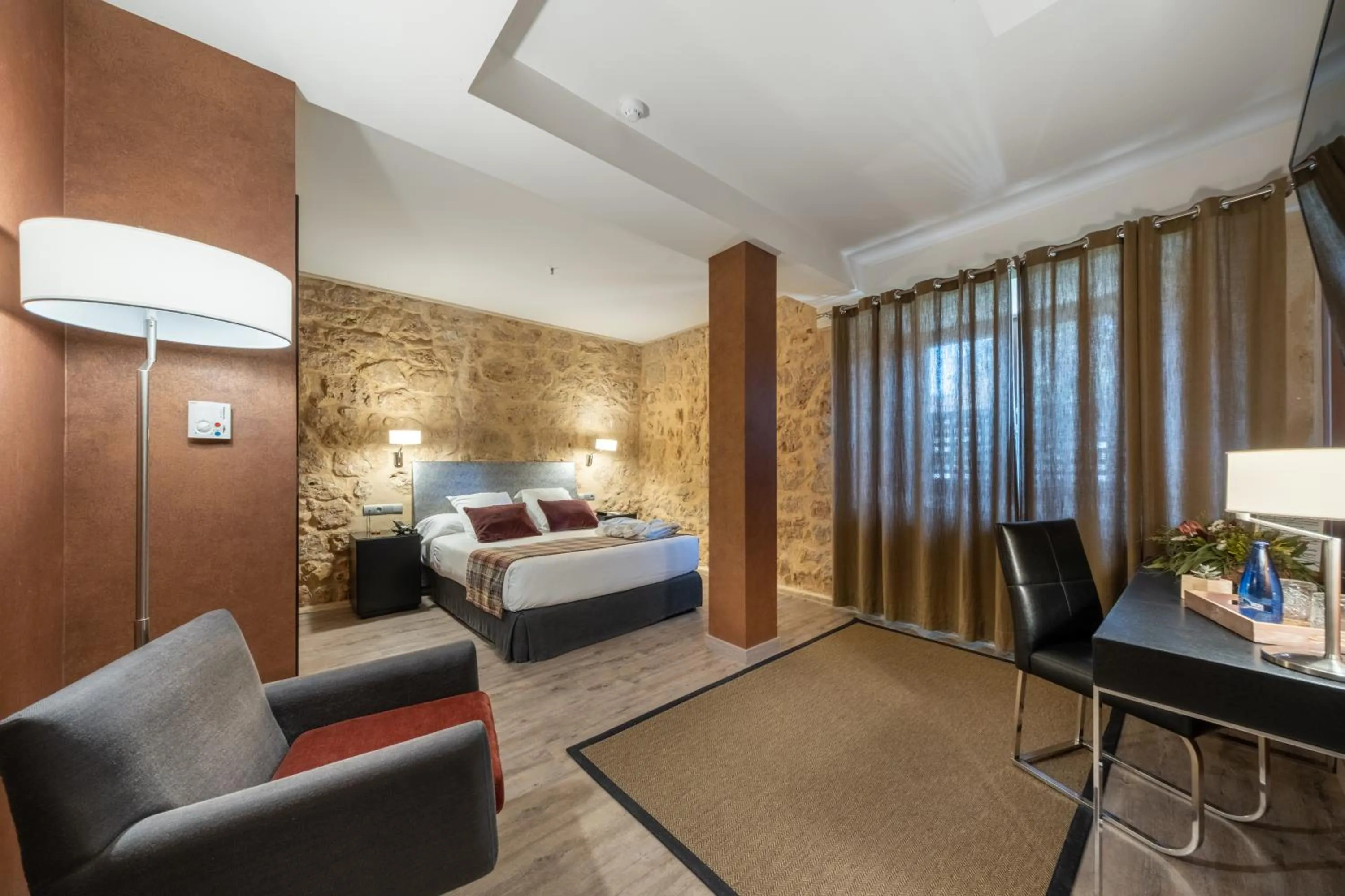 Photo of the whole room, Bed in Castilla Termal Burgo de Osma