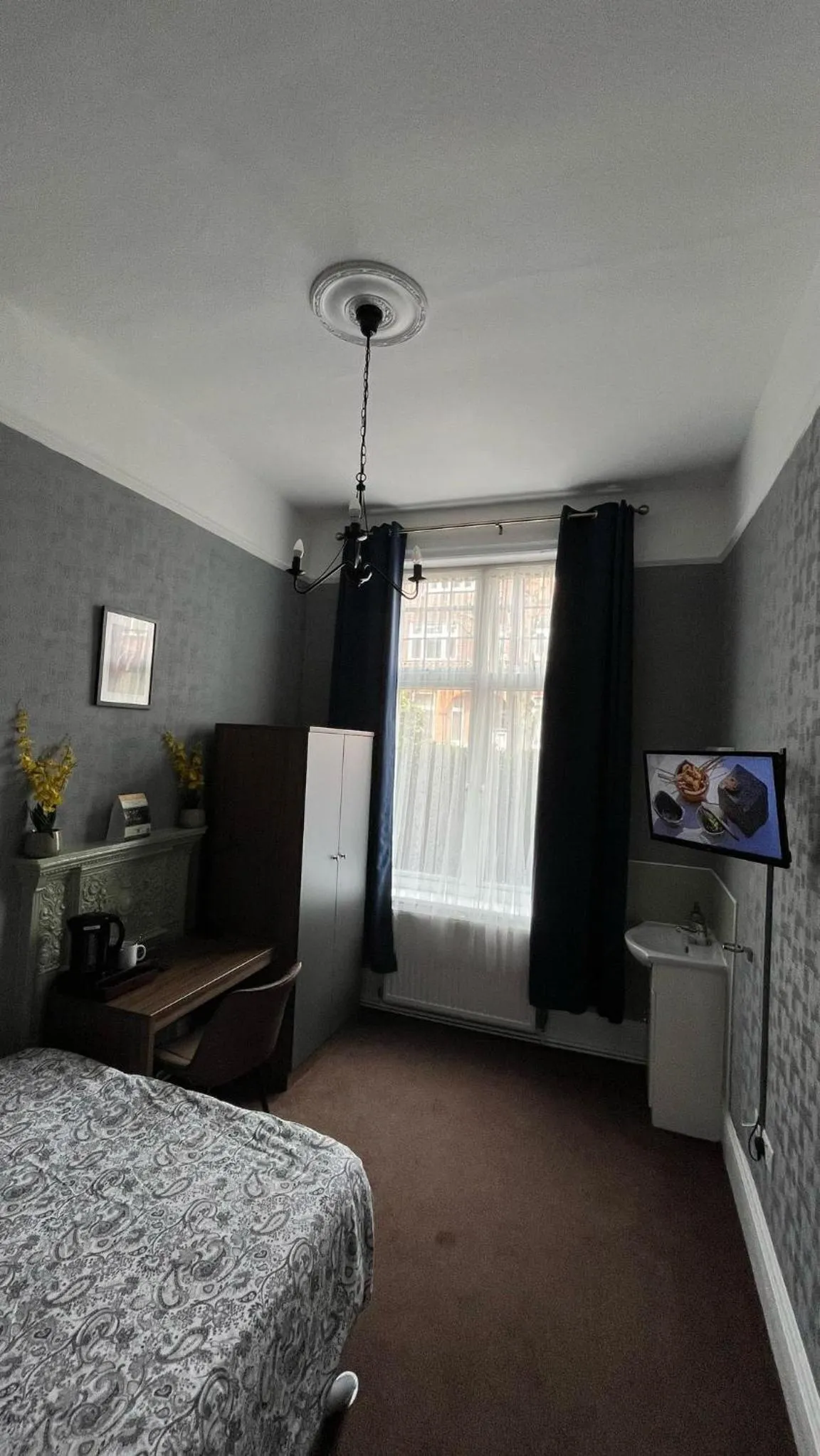 Bedroom, Bed in Charlotte Guest House