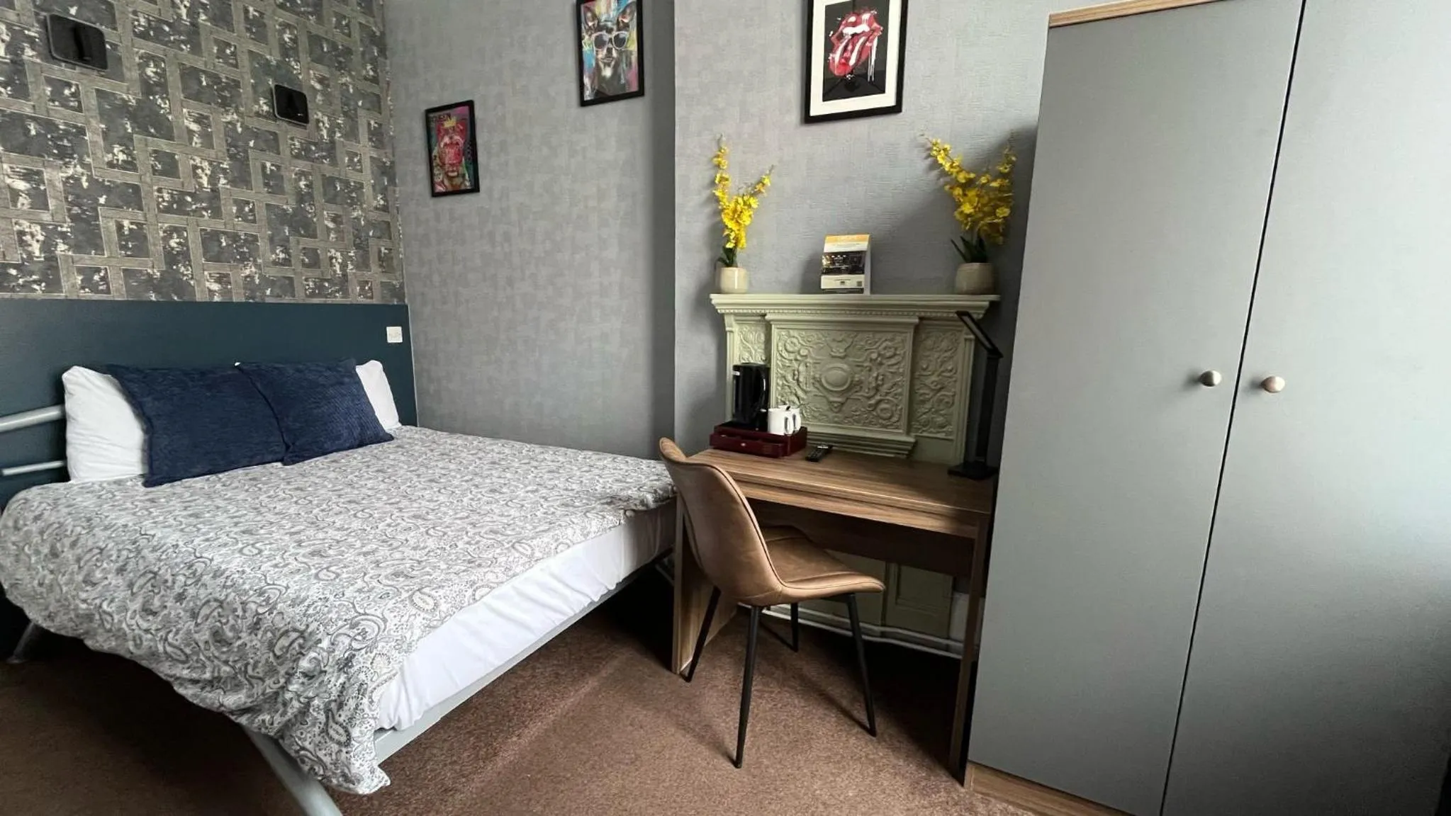 Bedroom, Bed in Charlotte Guest House