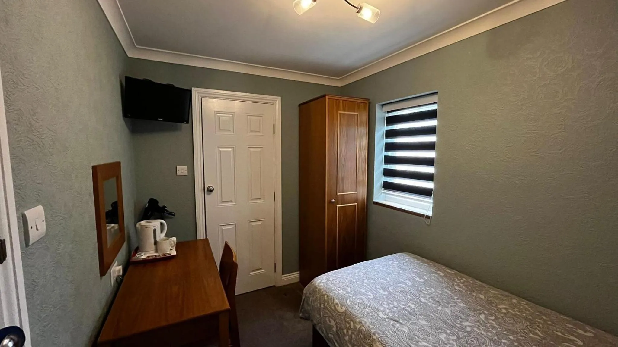 Bedroom, Bed in Charlotte Guest House