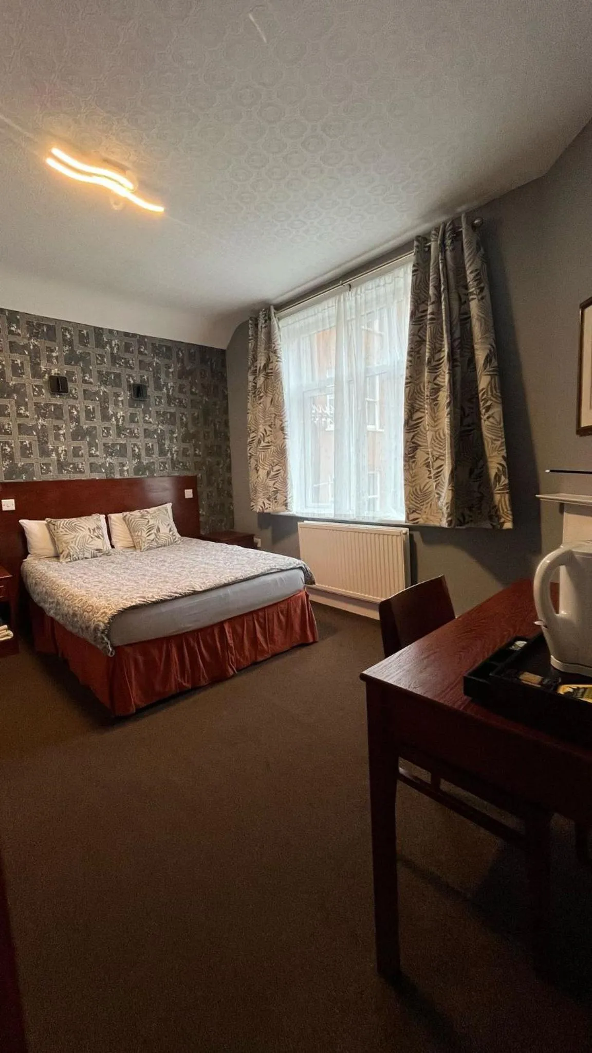 Bedroom, Bed in Charlotte Guest House