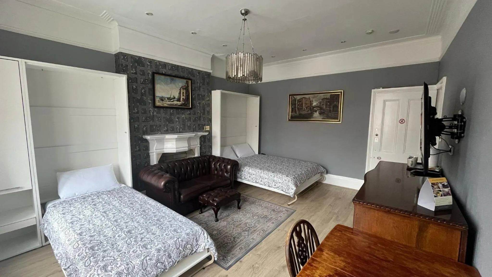 Bedroom, Bed in Charlotte Guest House