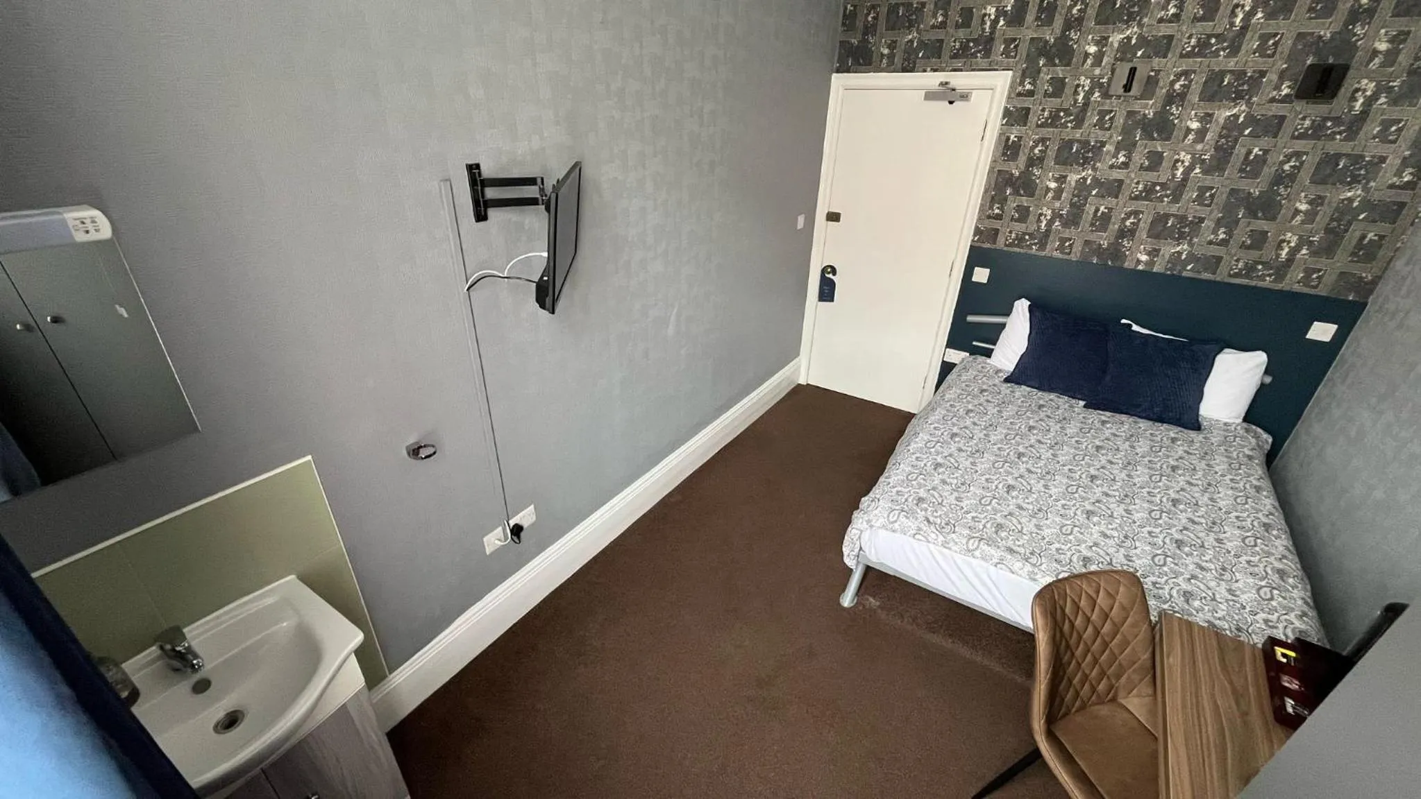 Bedroom, Bed in Charlotte Guest House