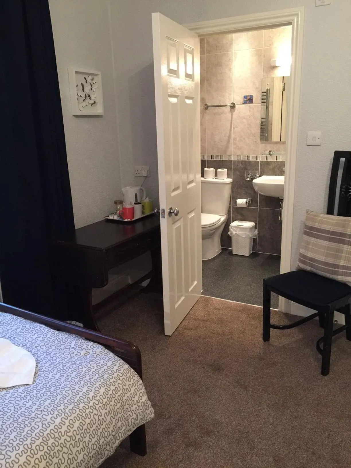 Bedroom, Bed in Charlotte Guest House