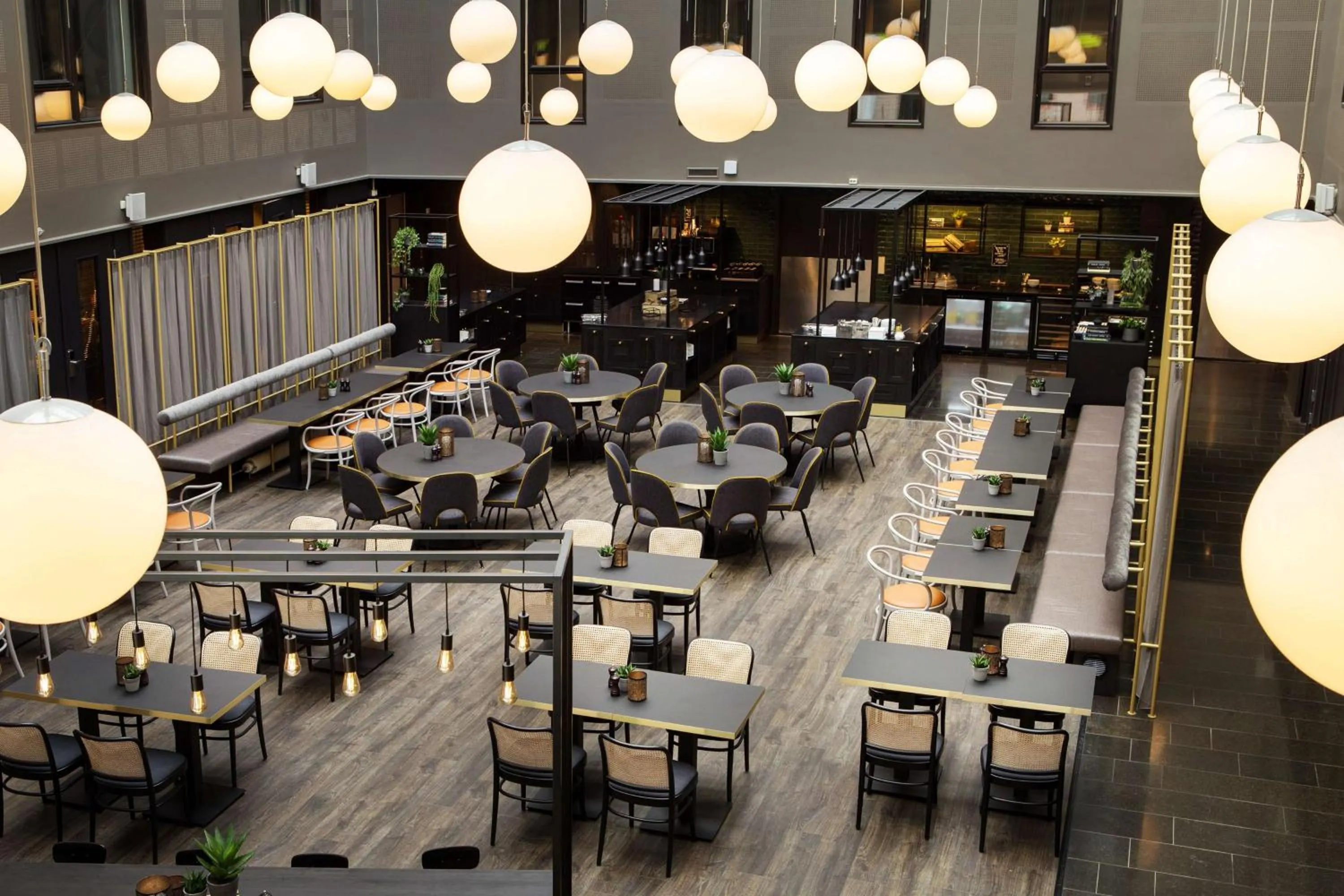 Restaurant/places to eat in Scandic Solsiden