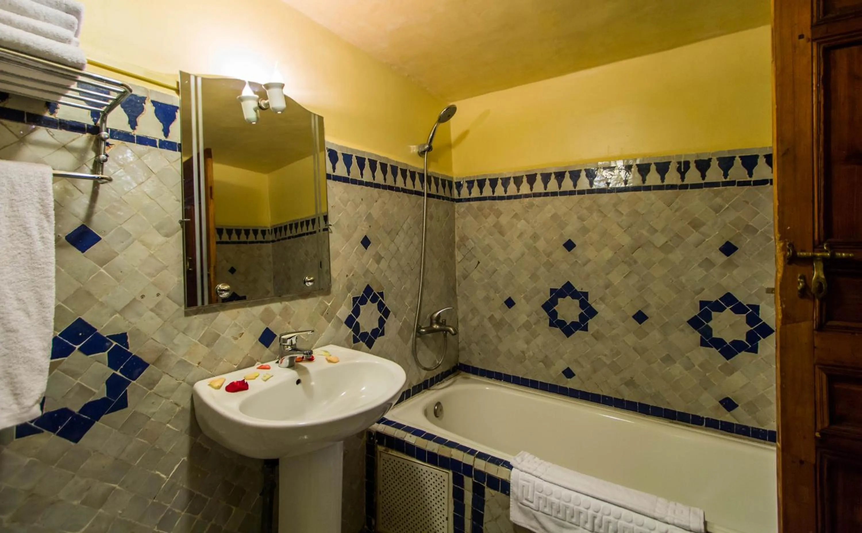Bathroom in Riad Ibn Khaldoun