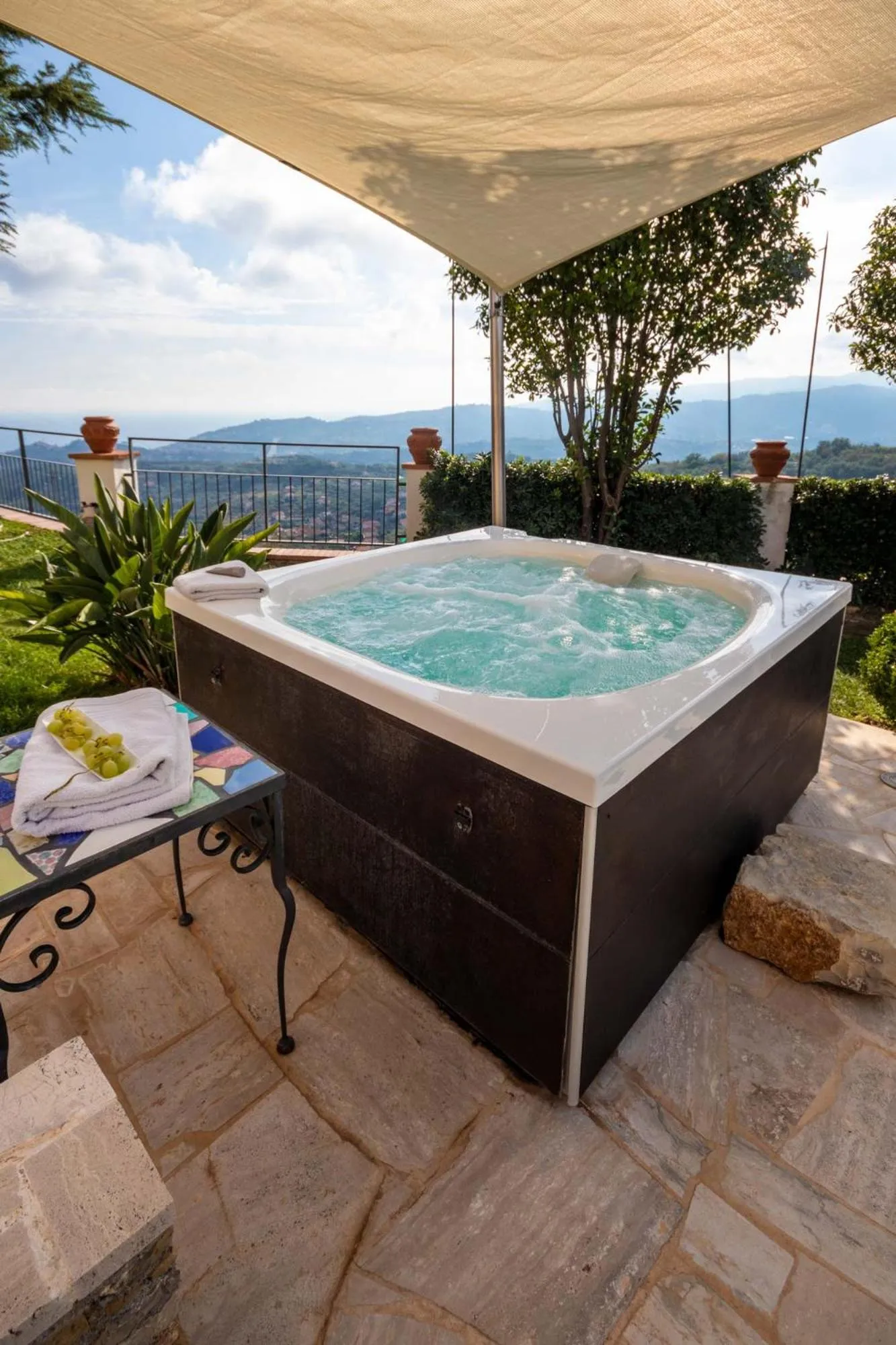Hot Tub in Il Mirto B&B