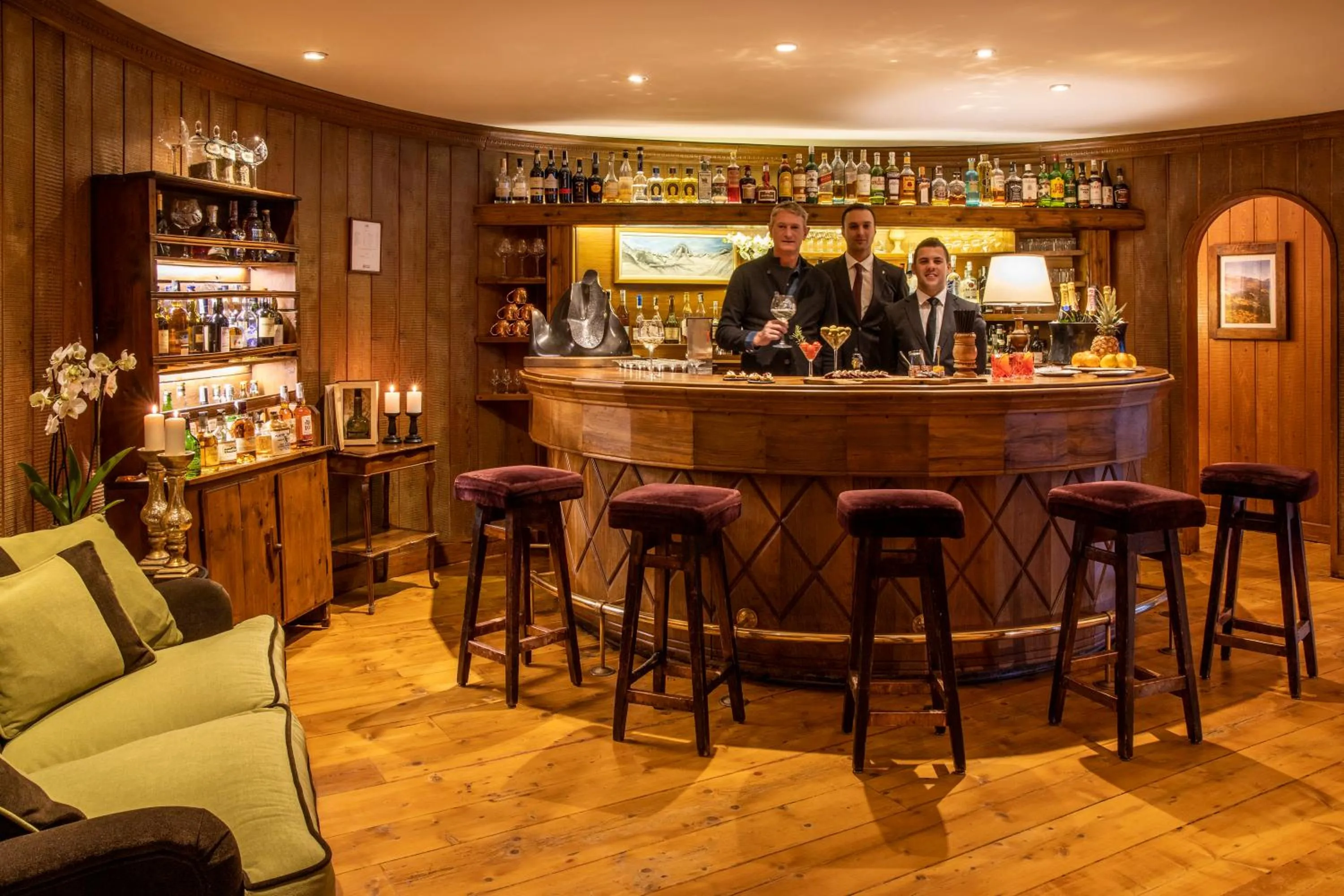 Lounge or bar in Hotel Hermitage Relais & Châteaux