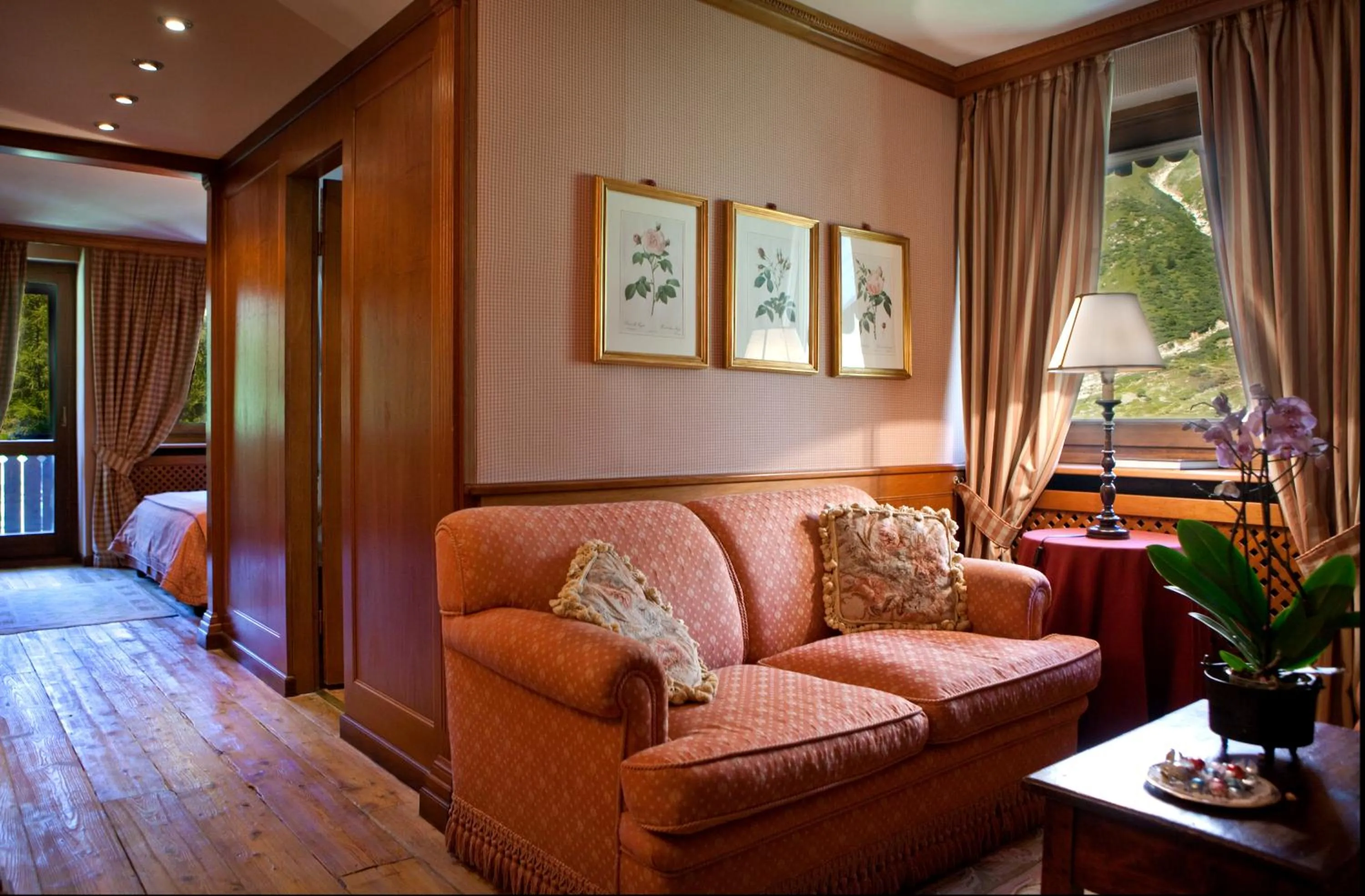 Photo of the whole room in Hotel Hermitage Relais & Châteaux