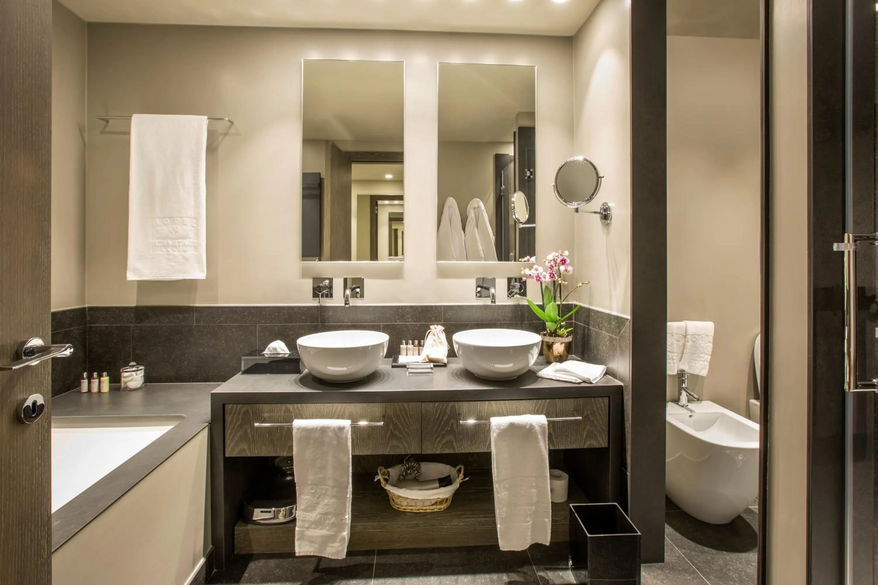 Bathroom in Hotel Hermitage Relais & Châteaux