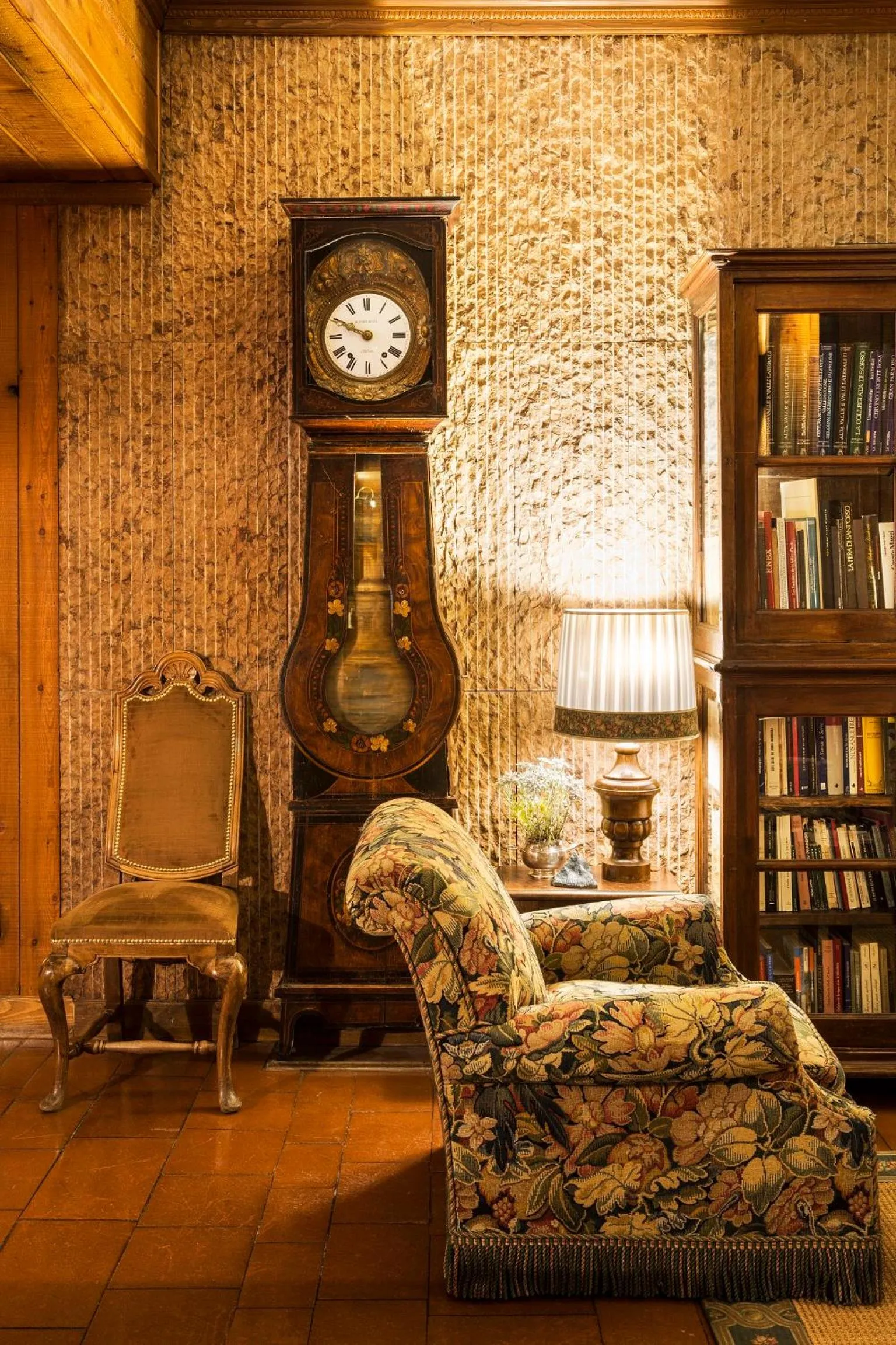 Library in Hotel Hermitage Relais & Châteaux
