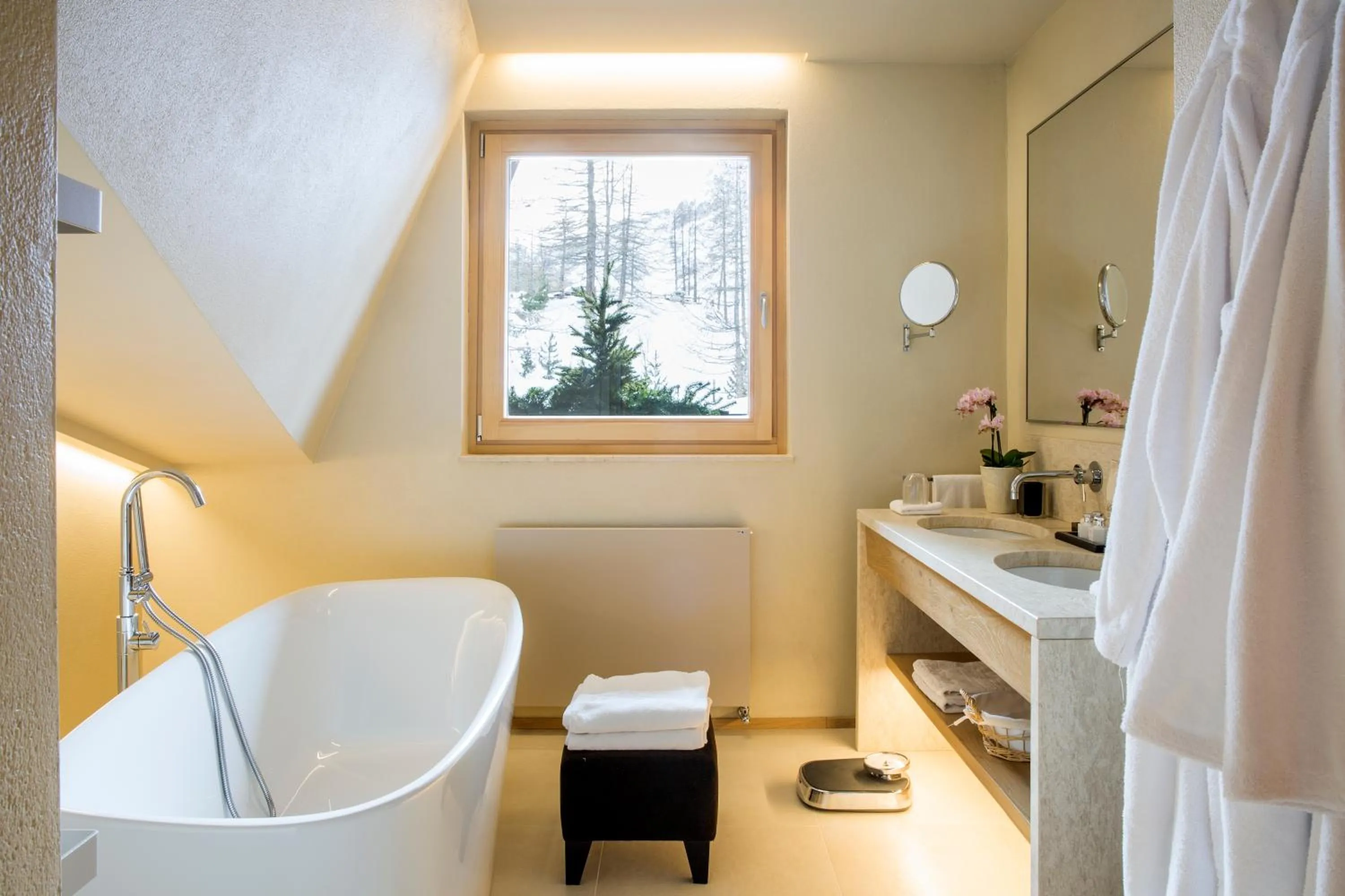 Bathroom in Hotel Hermitage Relais & Châteaux