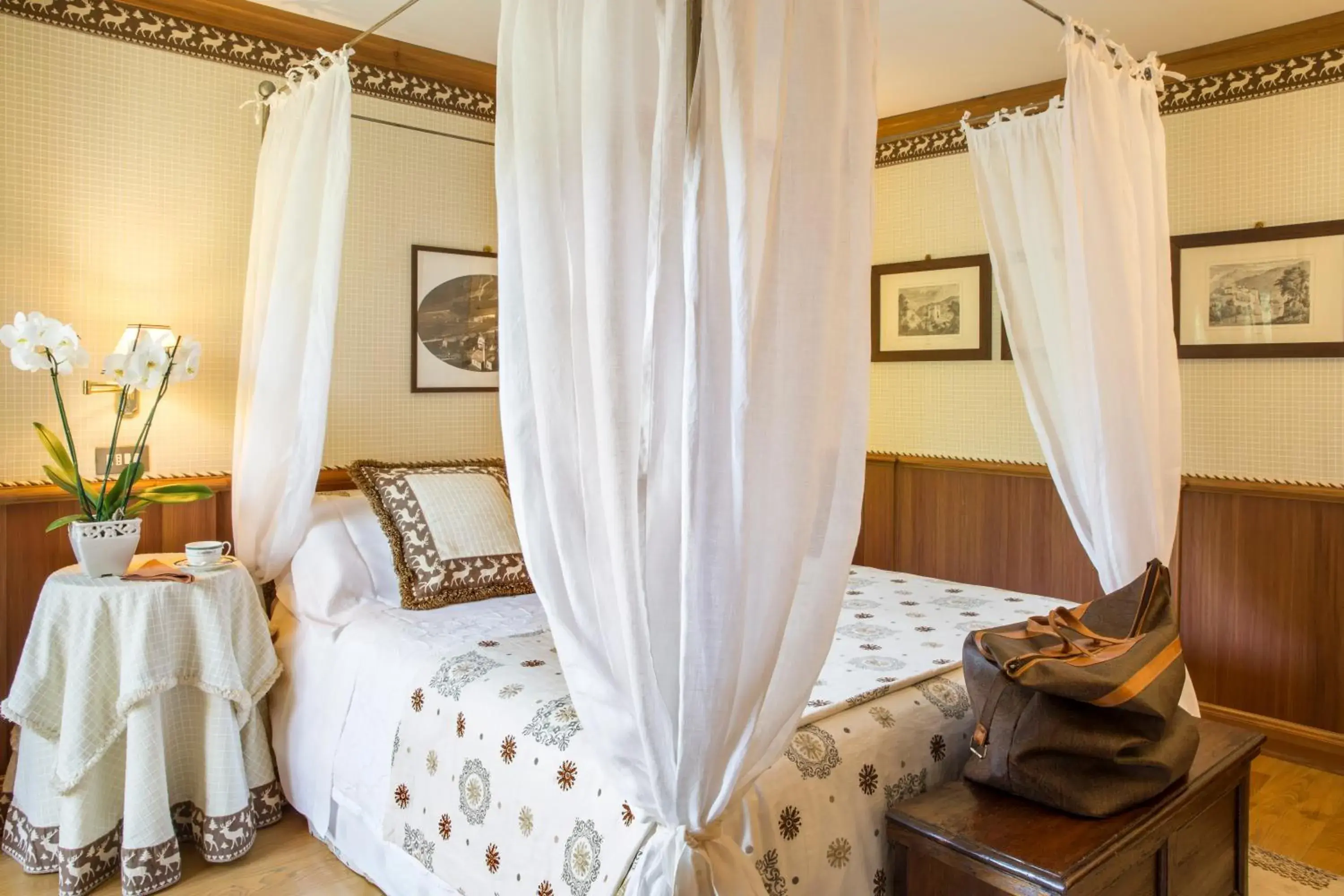 Suite in Hotel Hermitage Relais & Châteaux Suite in Hotel Hermitage Relais & Châteaux