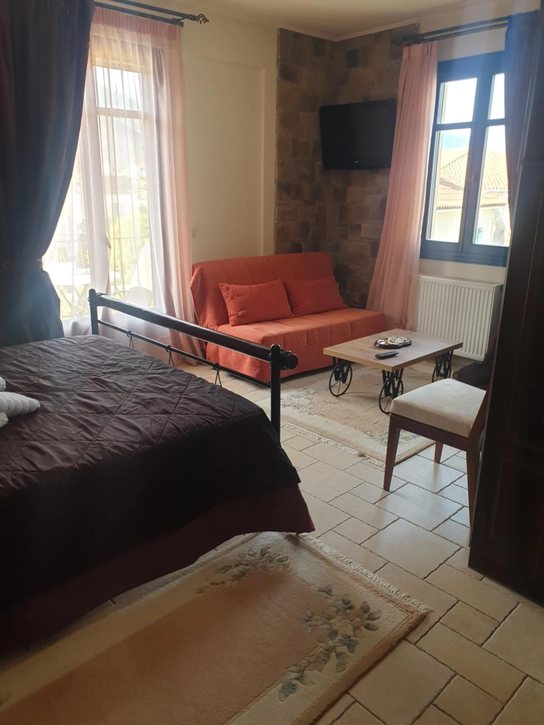 ''EPAVLIS boutique GALAXIDI''