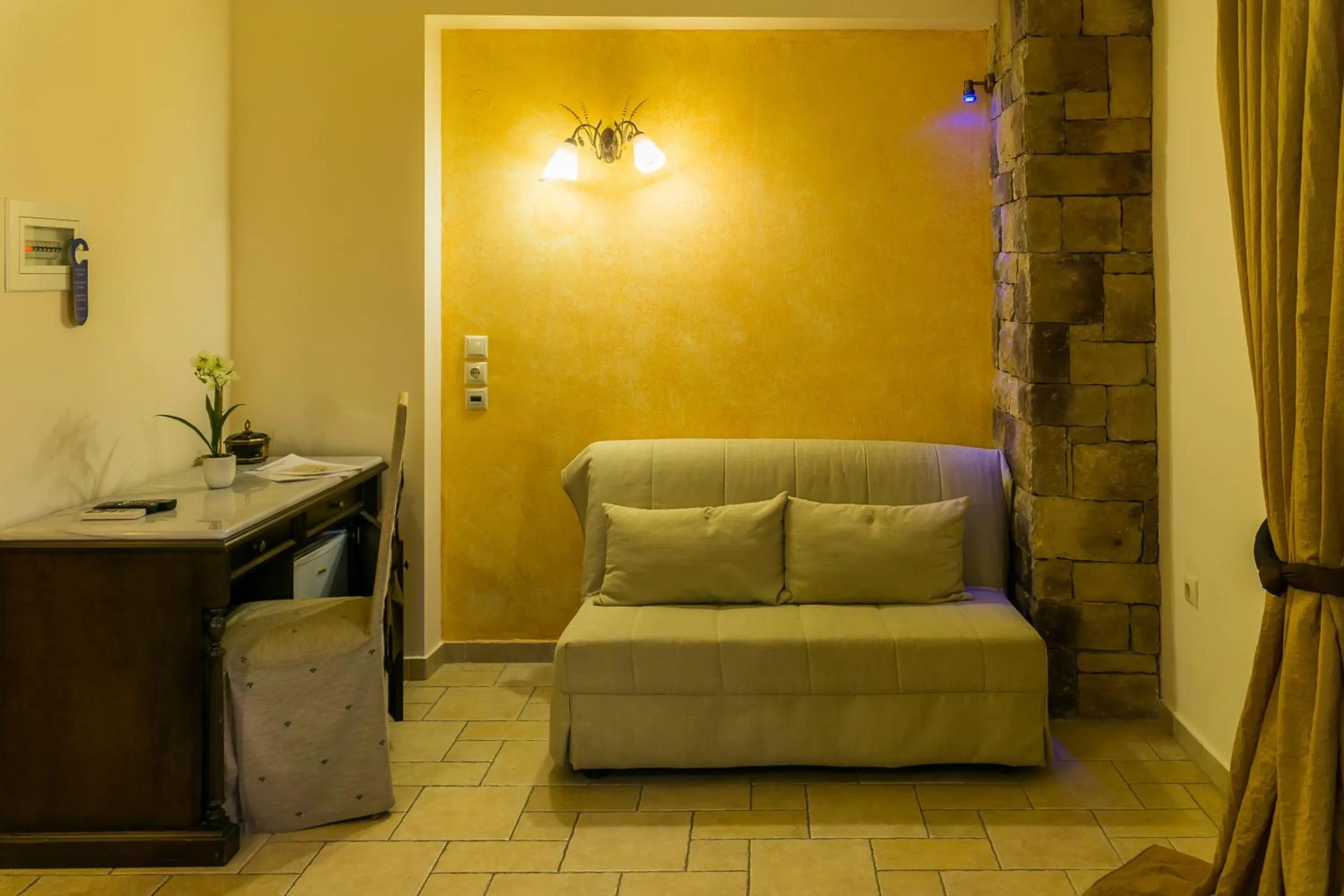 ''EPAVLIS boutique GALAXIDI''