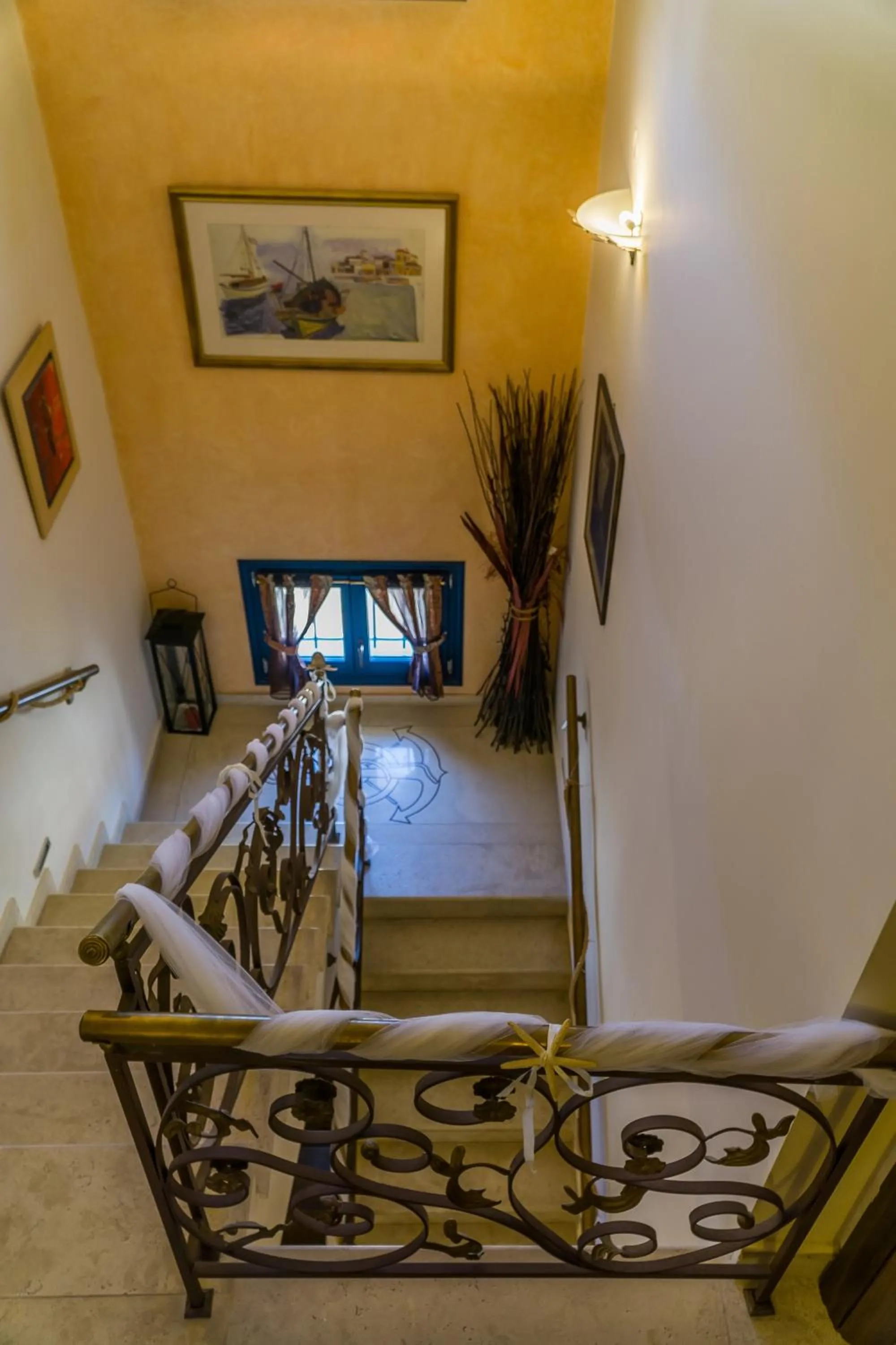 ''EPAVLIS boutique GALAXIDI''