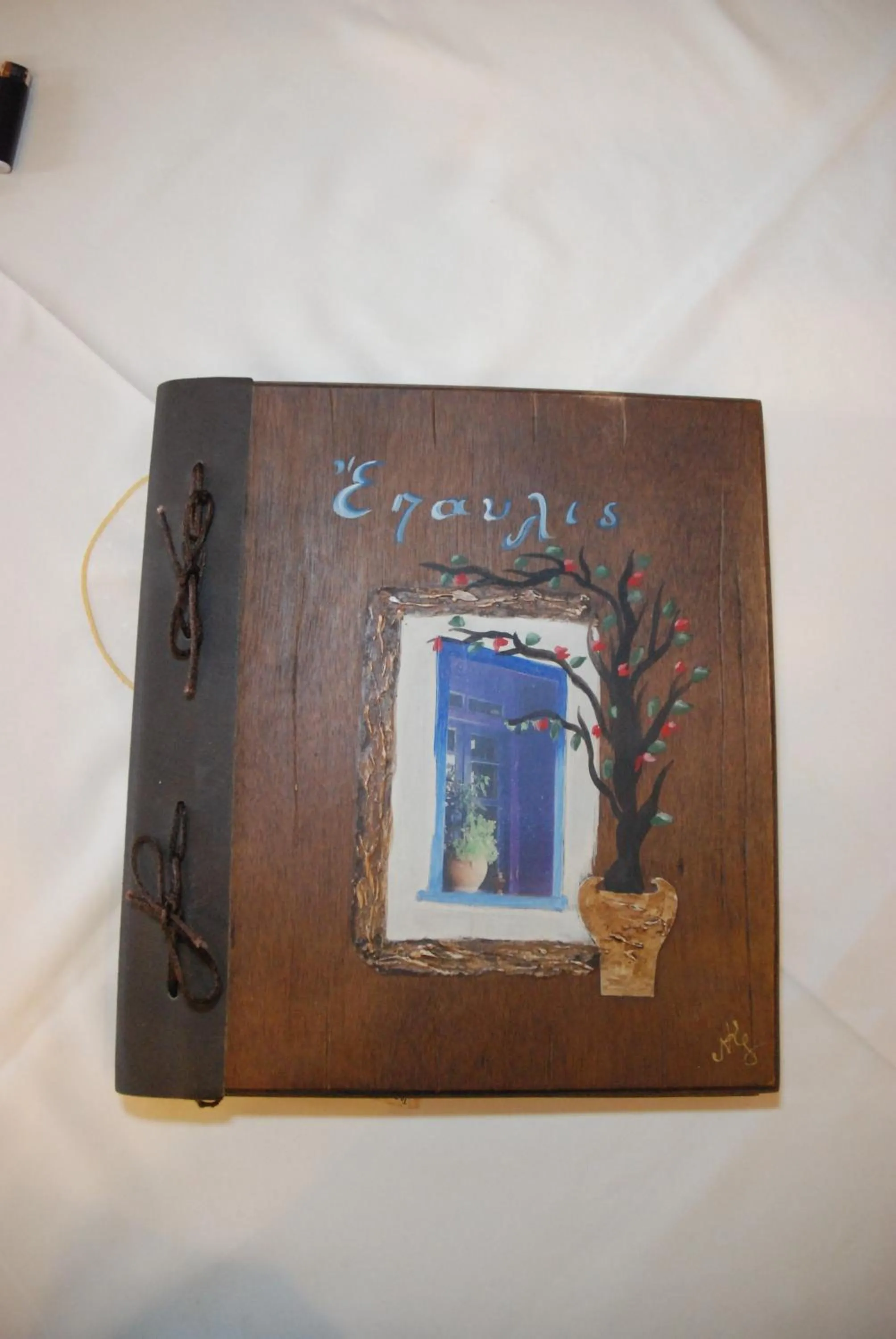 Decorative detail in ''EPAVLIS boutique GALAXIDI''