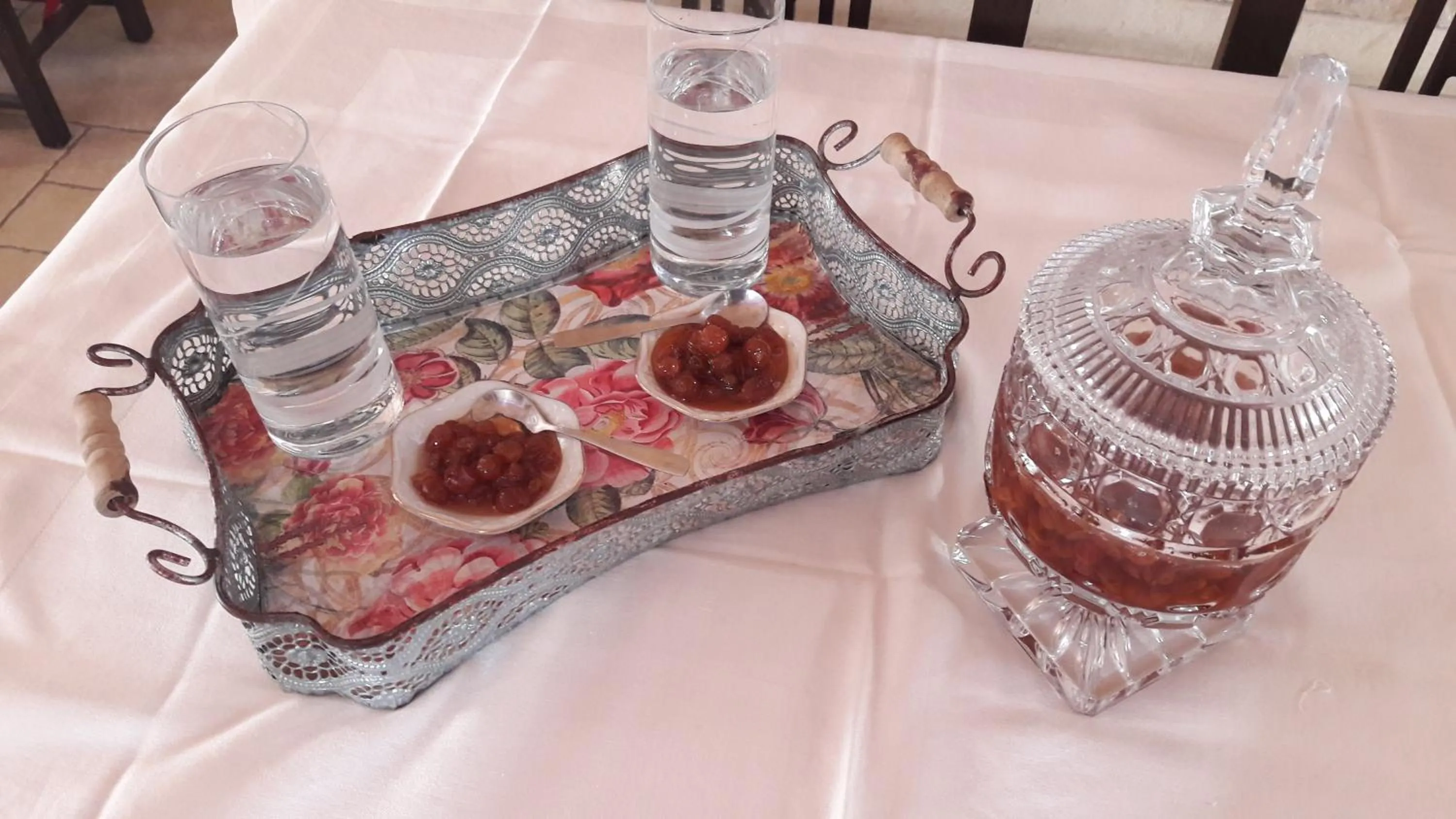 Food and drinks in ''EPAVLIS boutique GALAXIDI''