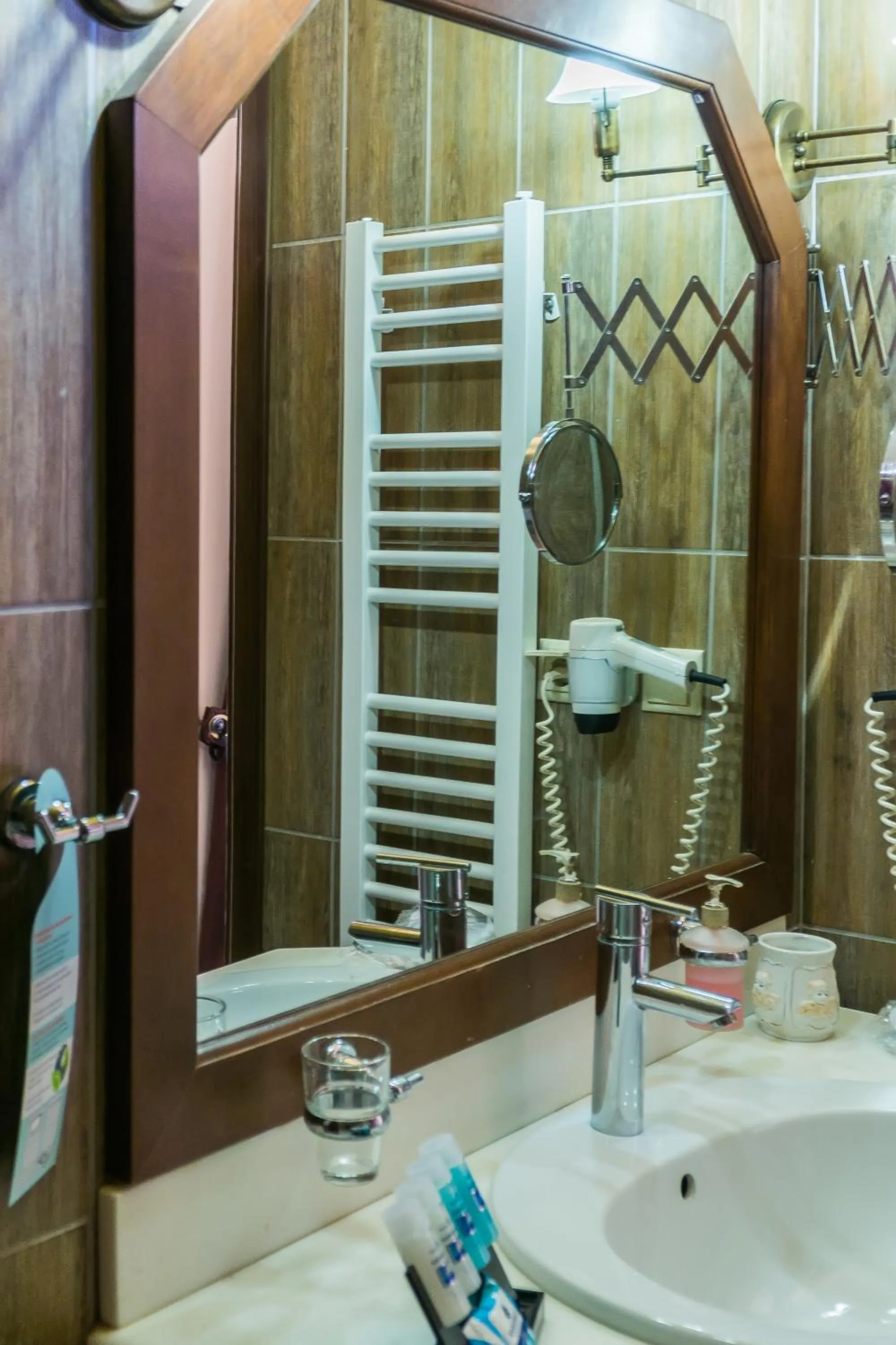 ''EPAVLIS boutique GALAXIDI''