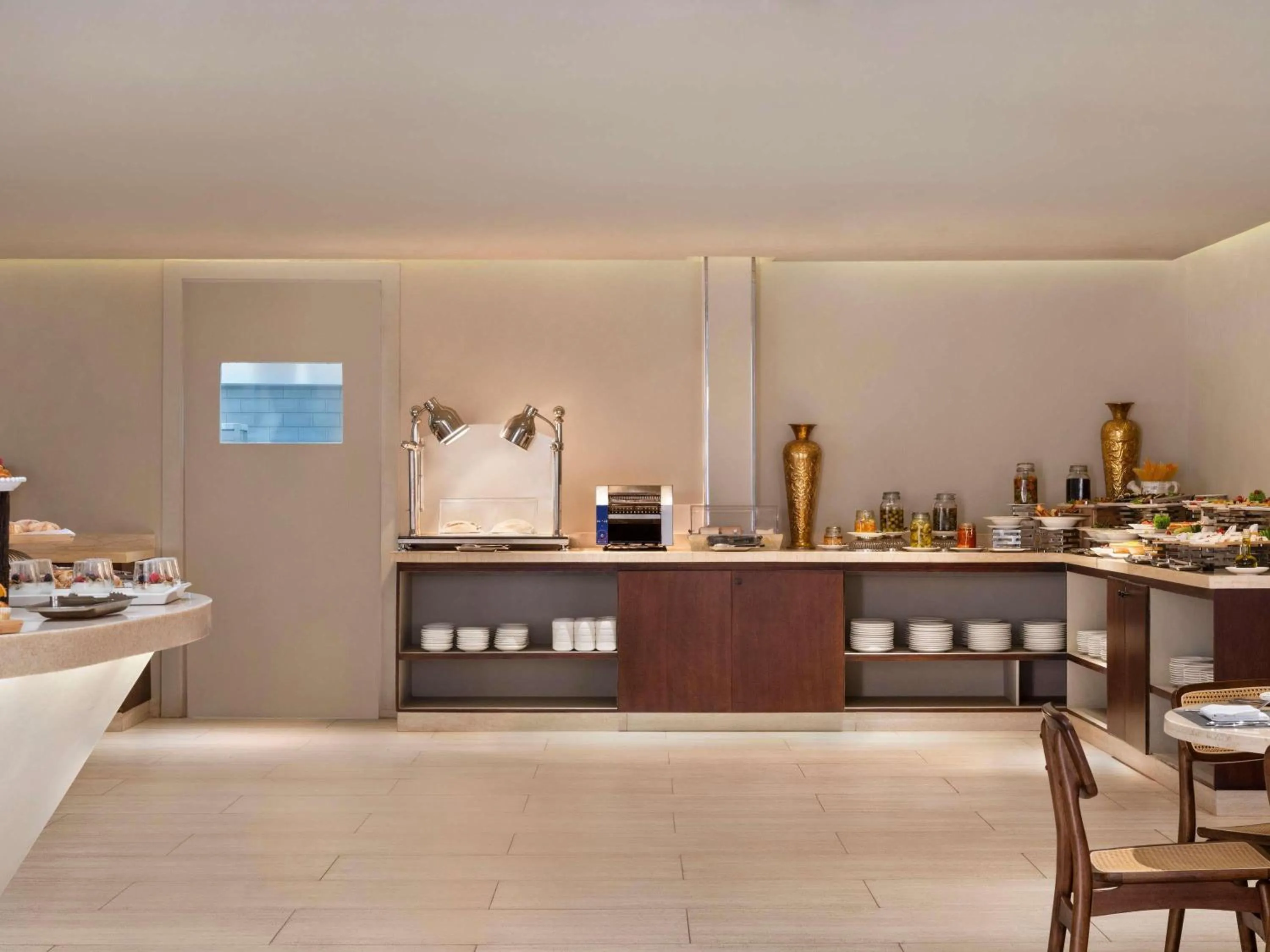 Restaurant/places to eat in Shaden Resort