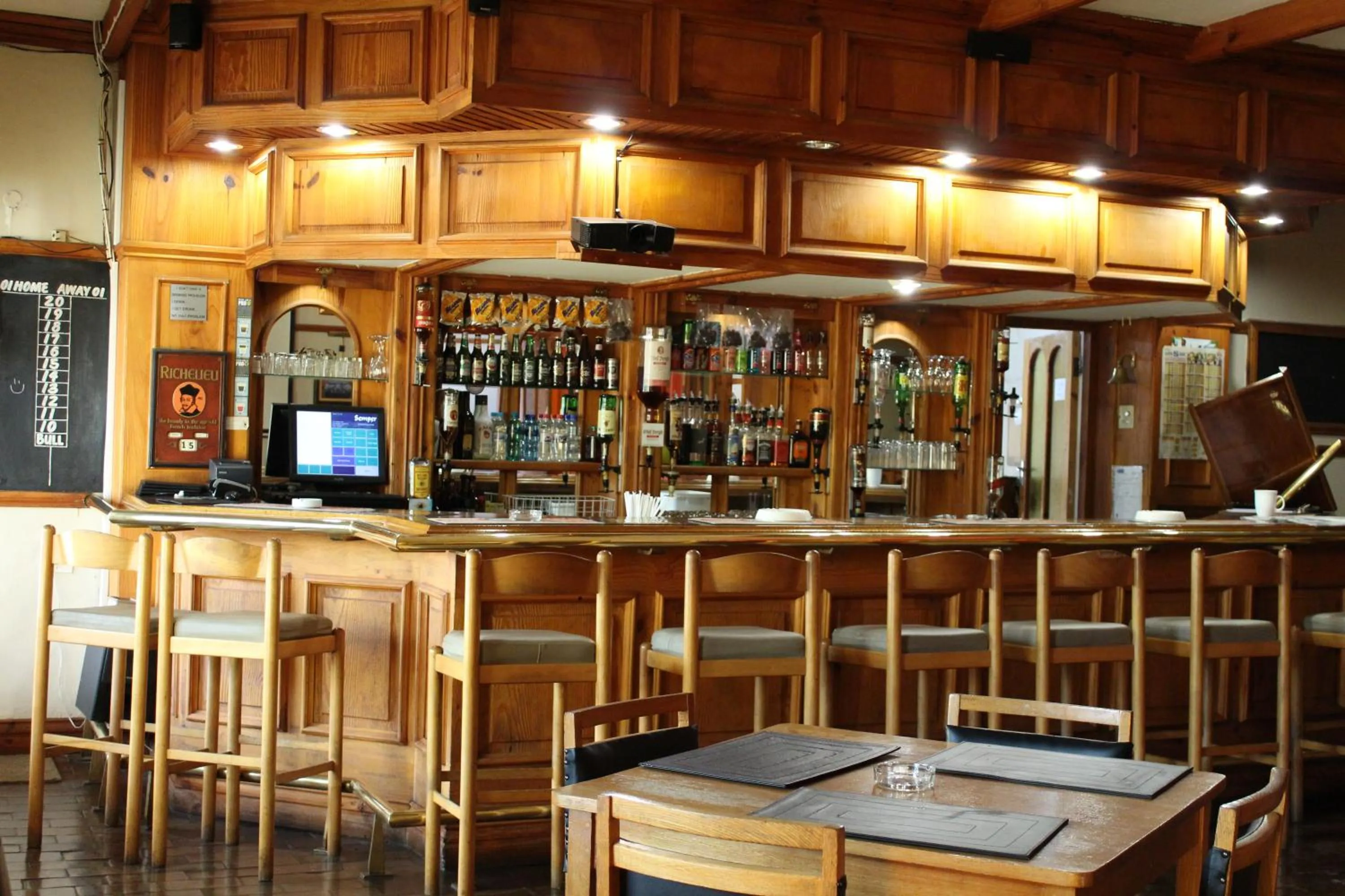 Lounge or bar in The Hamlet Country Lodge