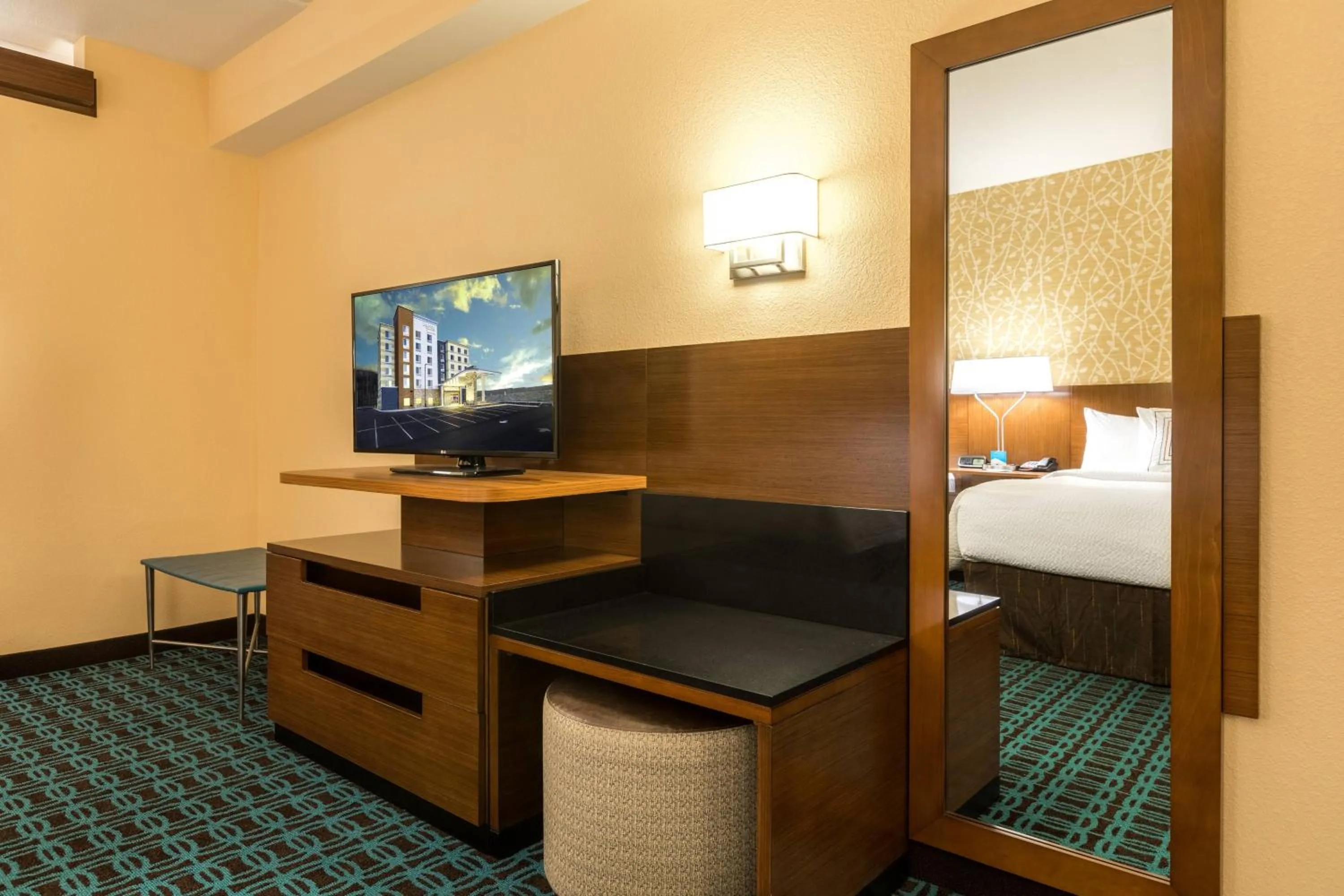 Photo of the whole room, Bed in Fairfield Inn & Suites by Marriott Asheville Tunnel Road