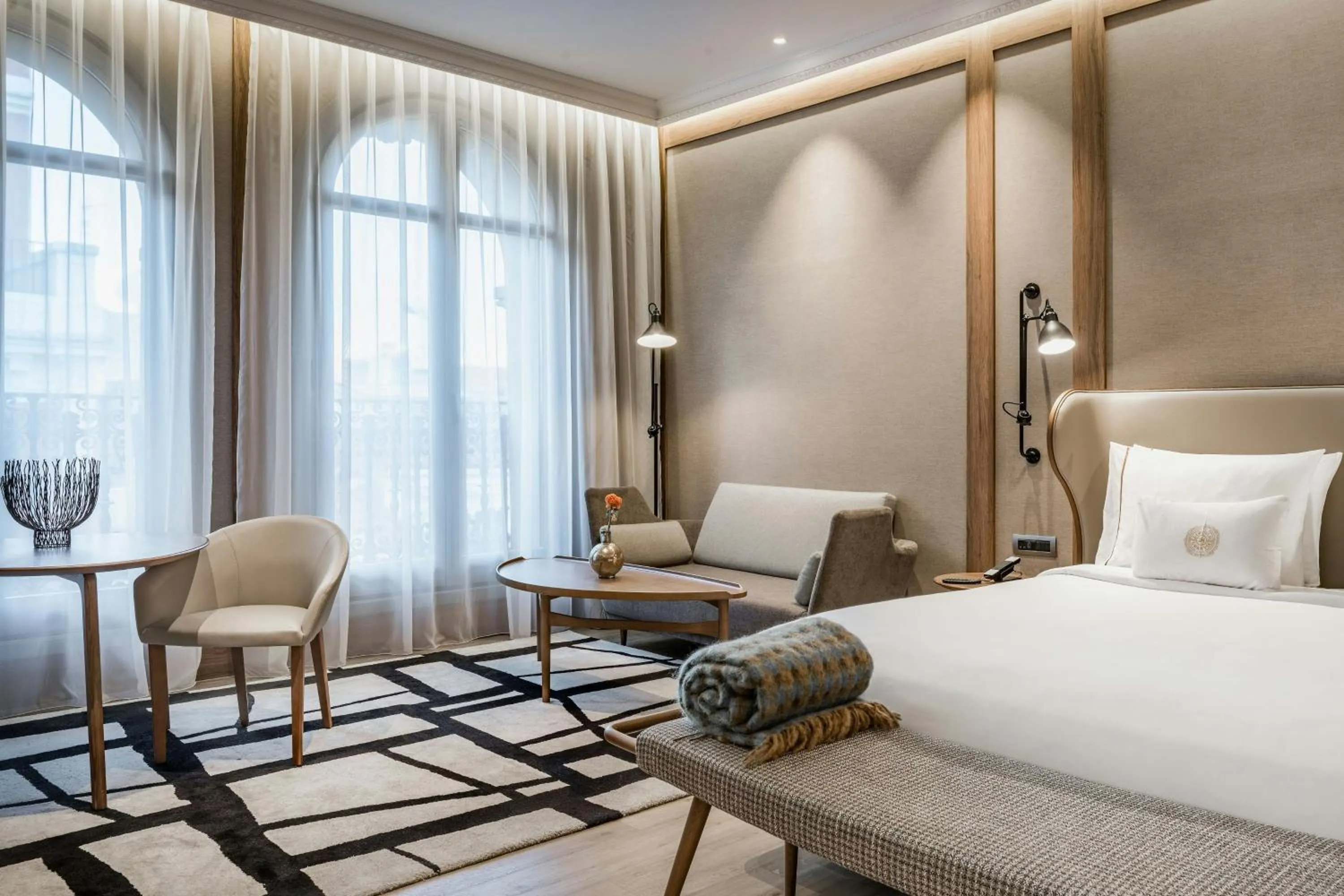 Photo of the whole room, Bed in Círculo Gran Vía, Autograph Collection (Adults Only)