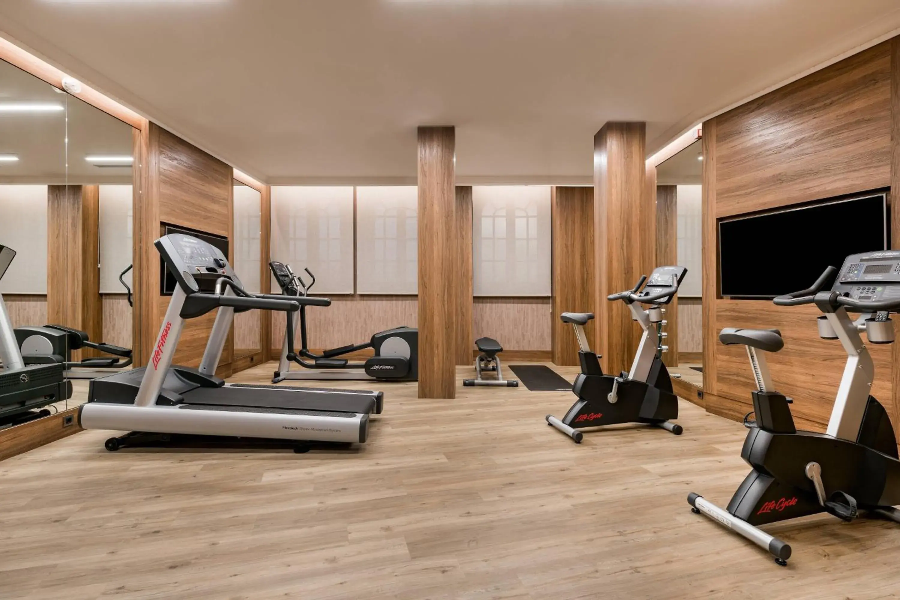 Fitness centre/facilities in Círculo Gran Vía, Autograph Collection (Adults Only) Fitness centre/facilities in Círculo Gran Vía, Autograph Collection (Adults Only)