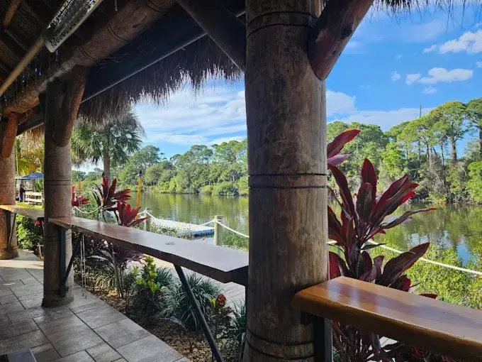 Restaurant/places to eat in Cape Crossing Resort & Marina Restaurant/places to eat in Cape Crossing Resort & Marina