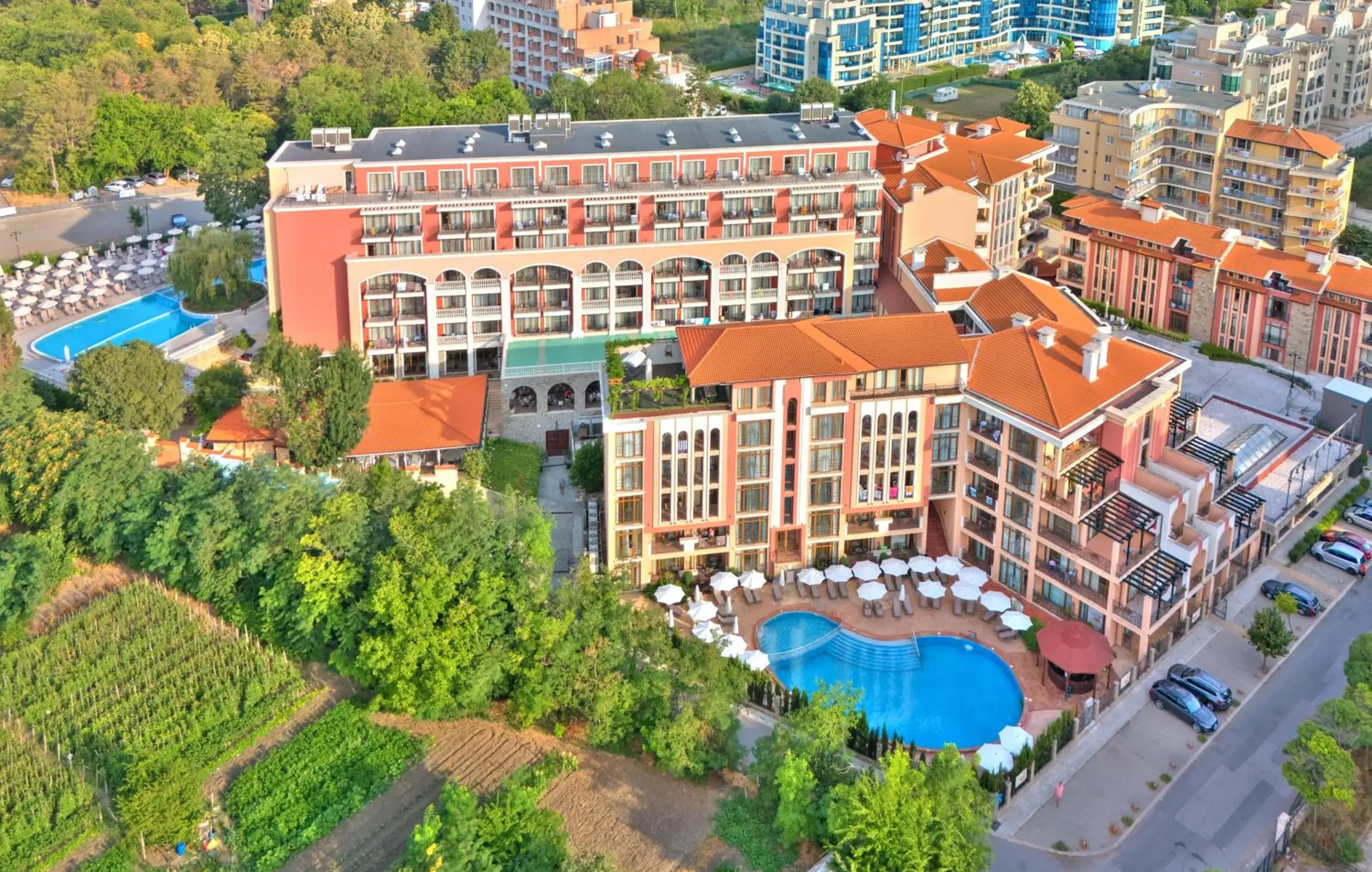 Property building in Festa Via Pontica Property building in Festa Via Pontica