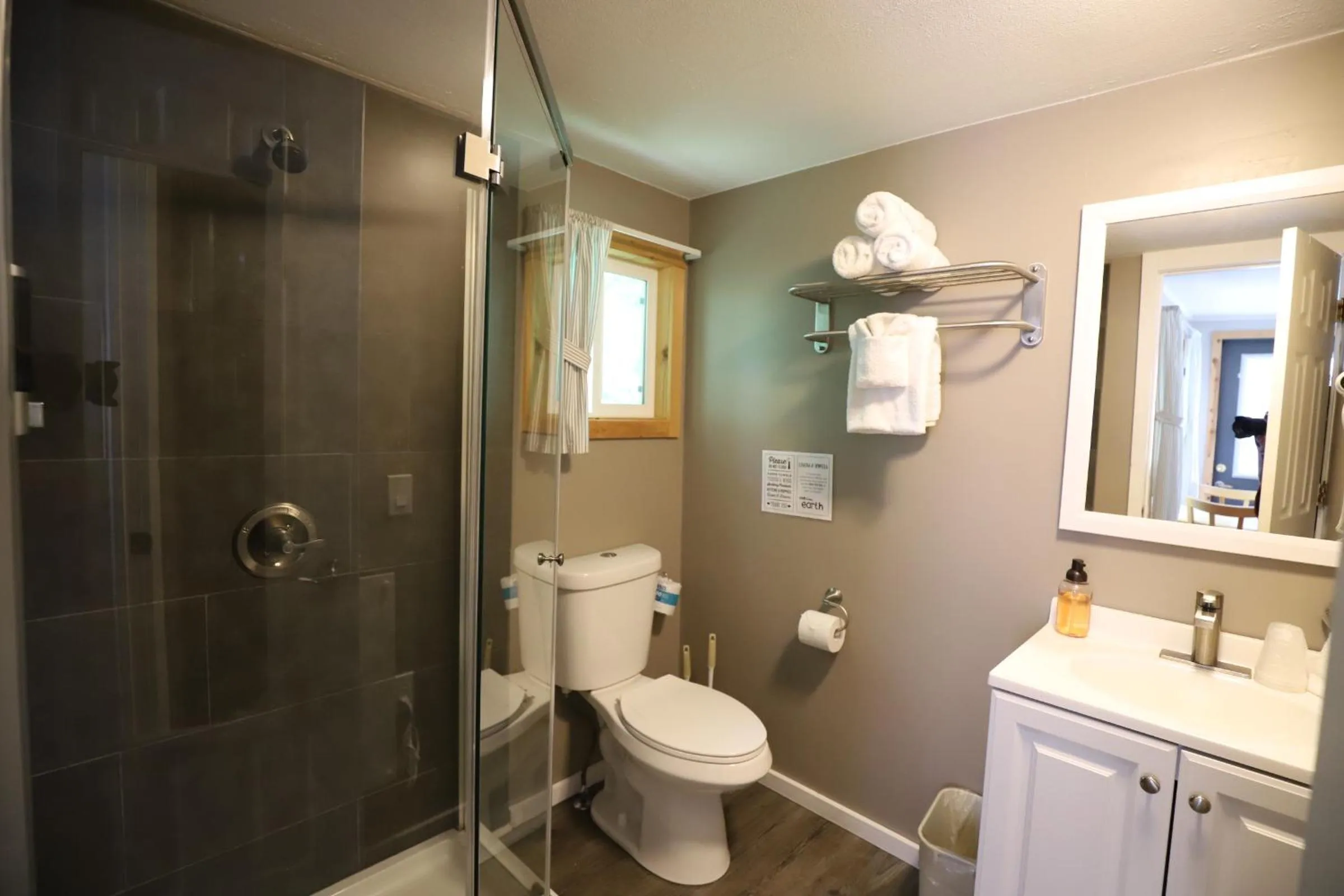 Bathroom in Lakeside Resort