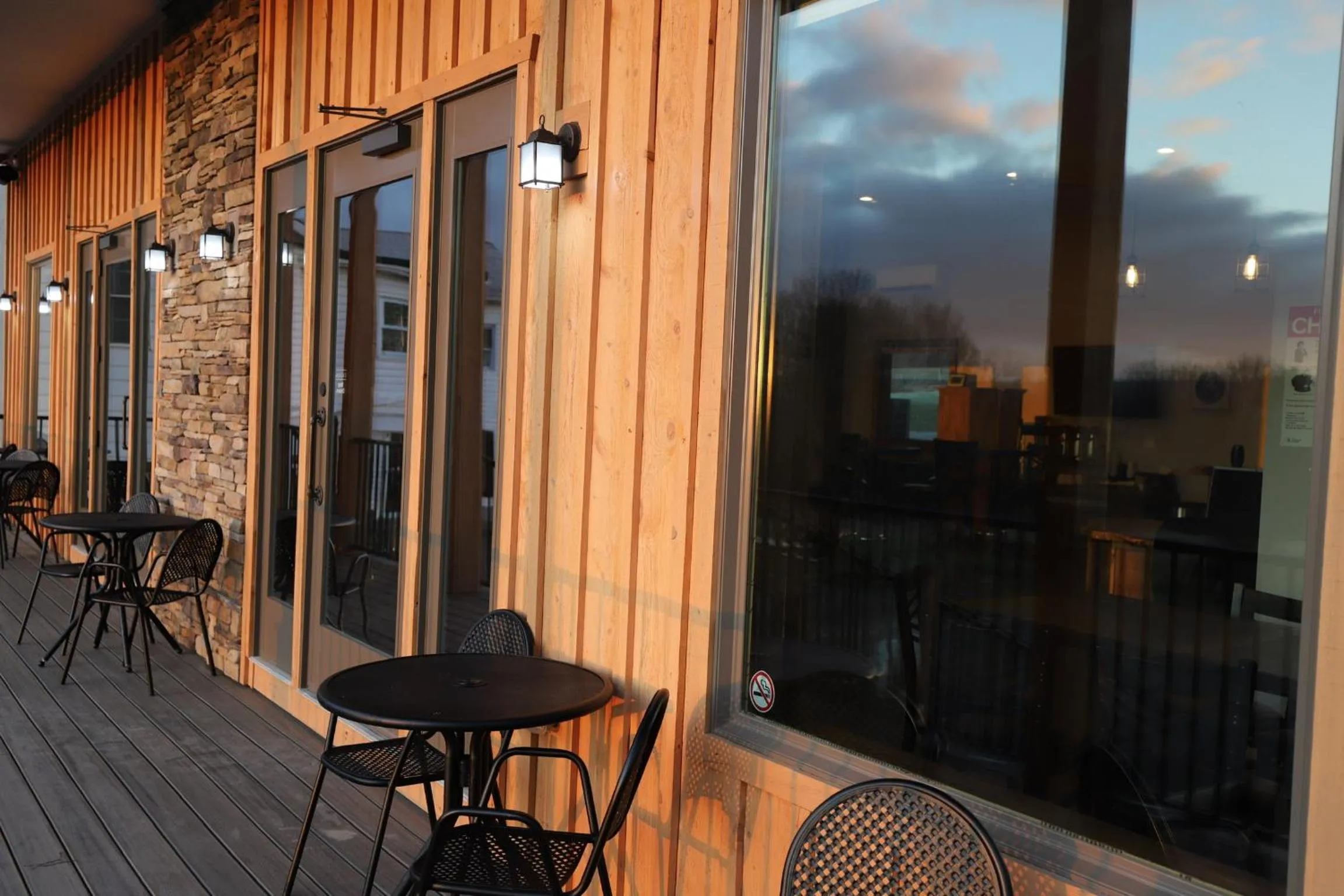 Restaurant/places to eat in Lakeside Resort