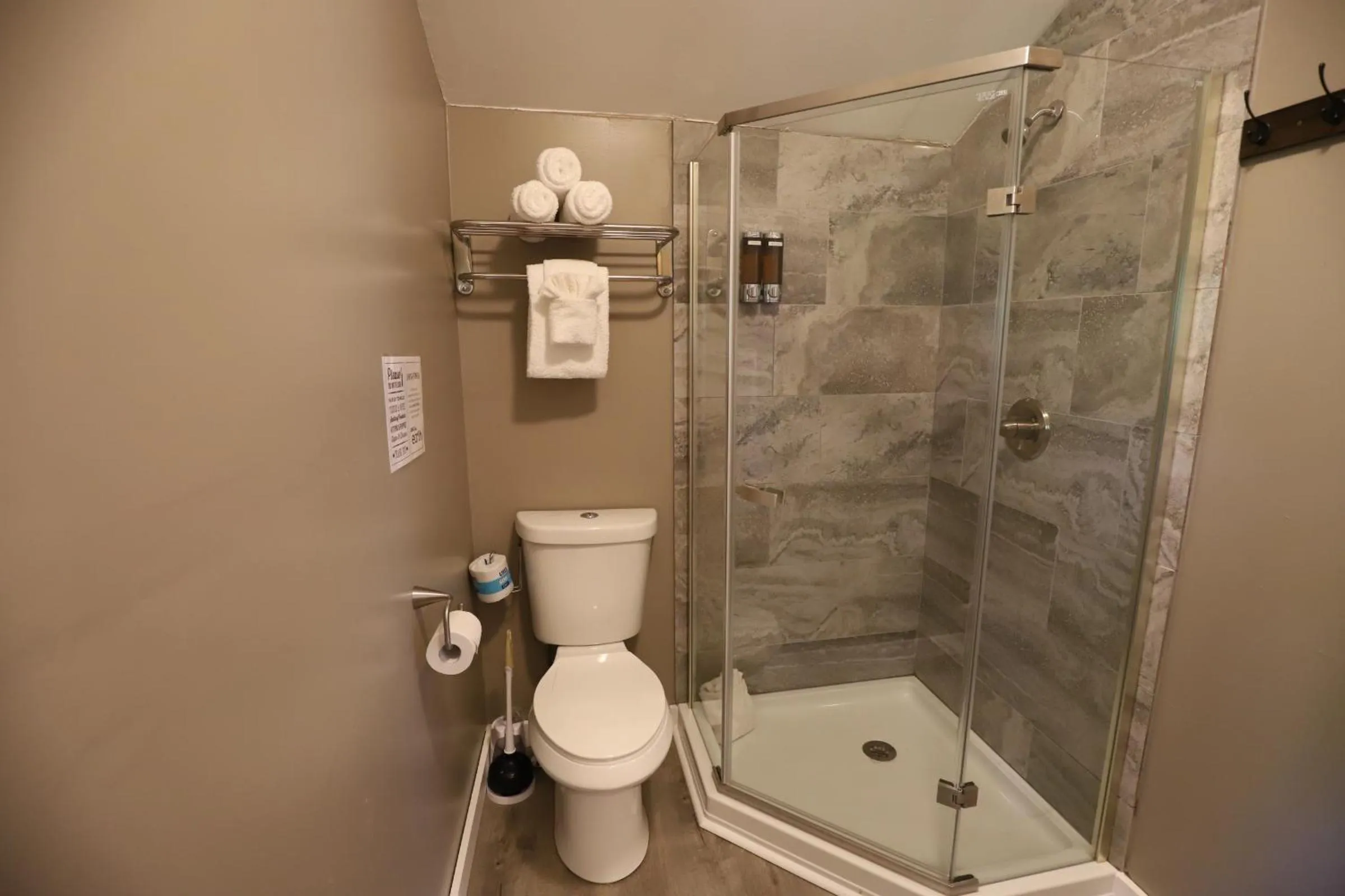 Bathroom in Lakeside Resort