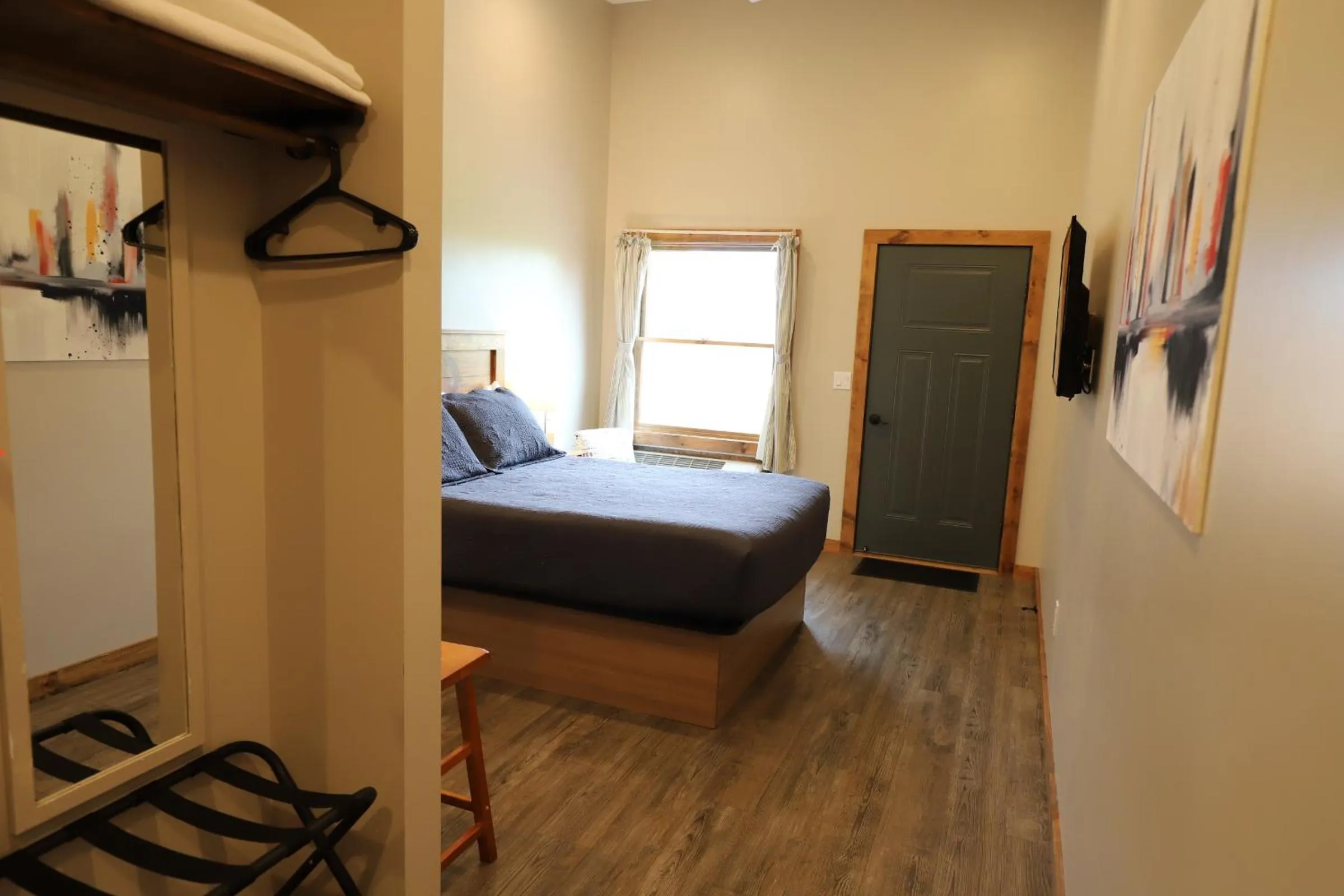 Bedroom, Bed in Lakeside Resort