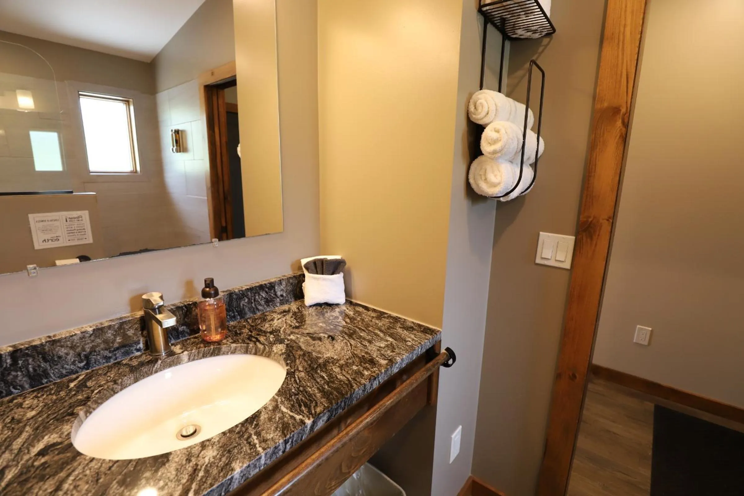 Bathroom in Lakeside Resort