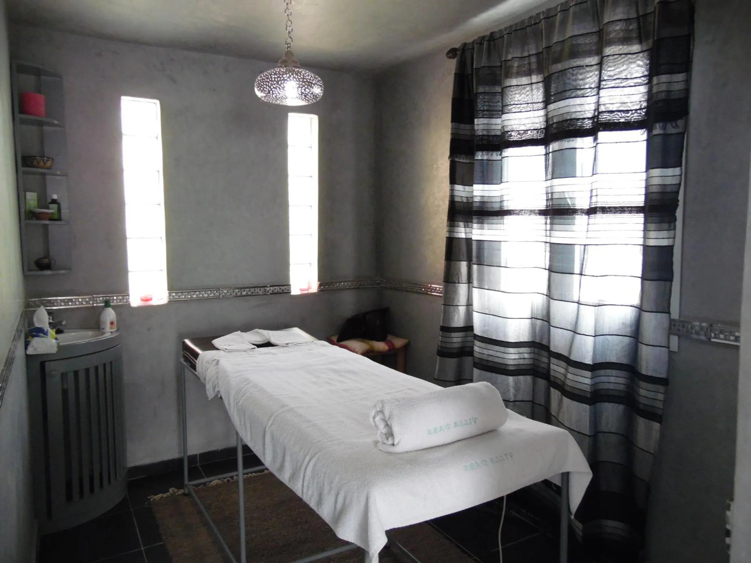 Massage in Villa Daba By Zelia