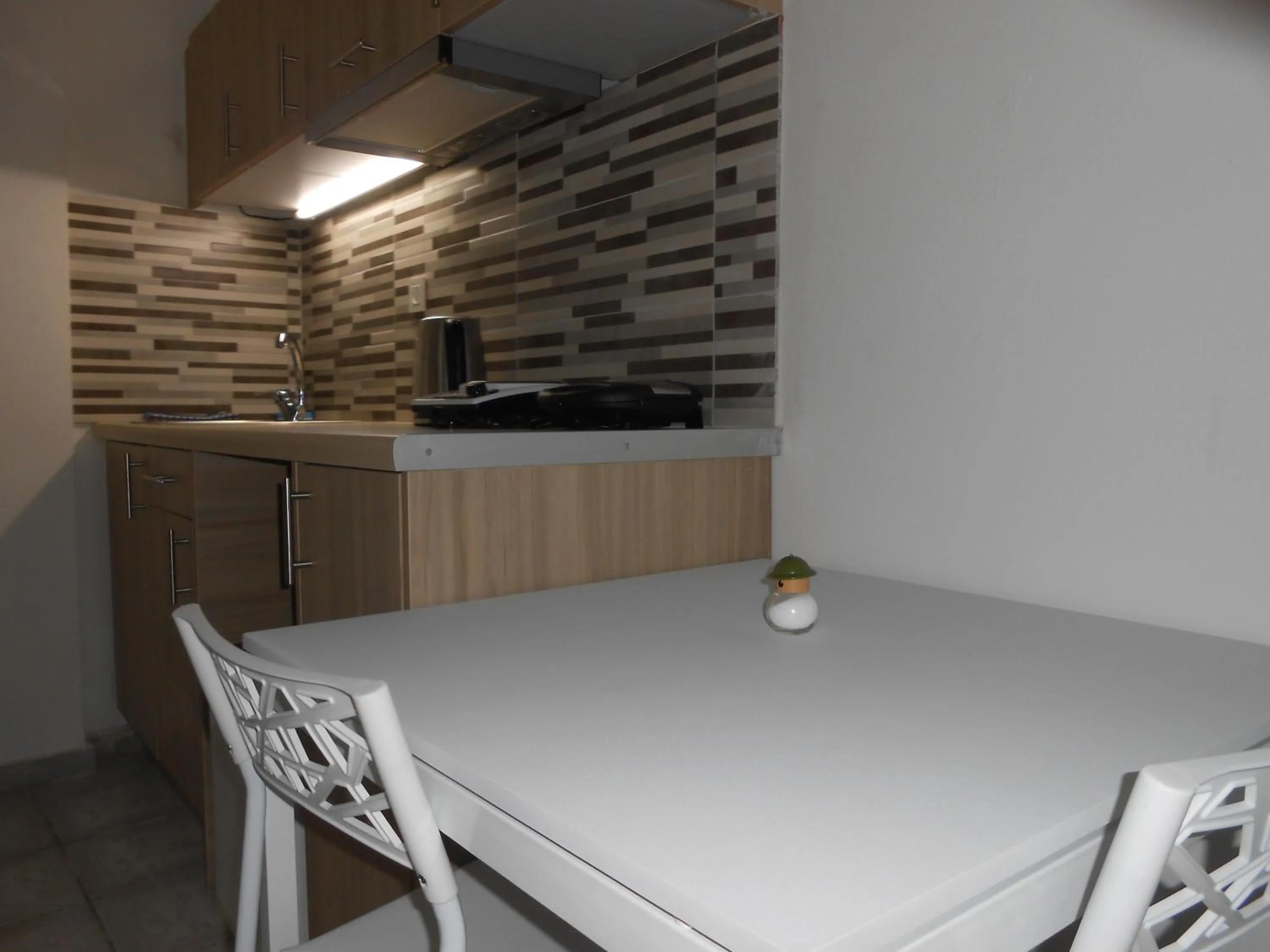 Kitchen or kitchenette in Aristo Apts