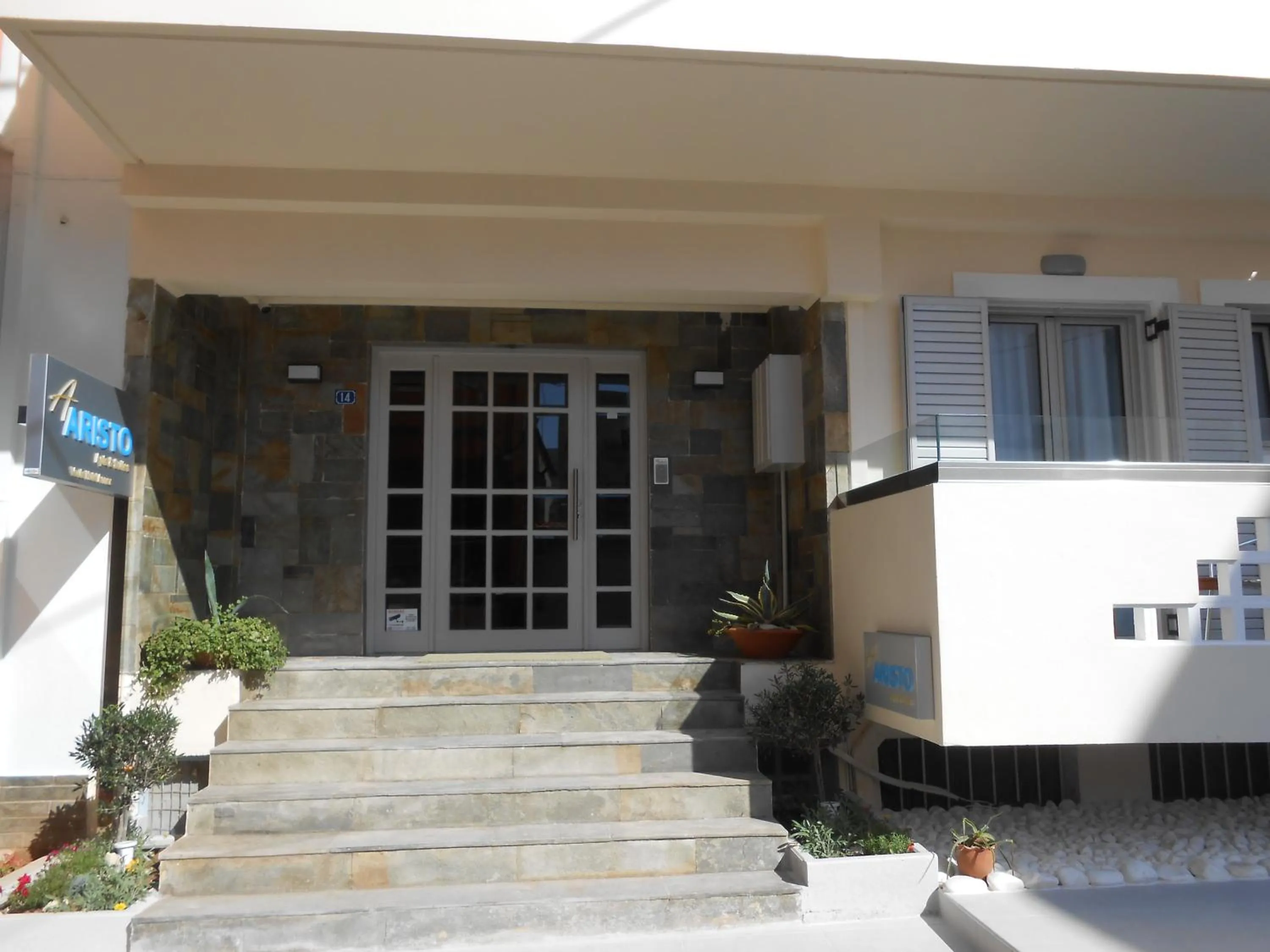 Facade/entrance in Aristo Apts