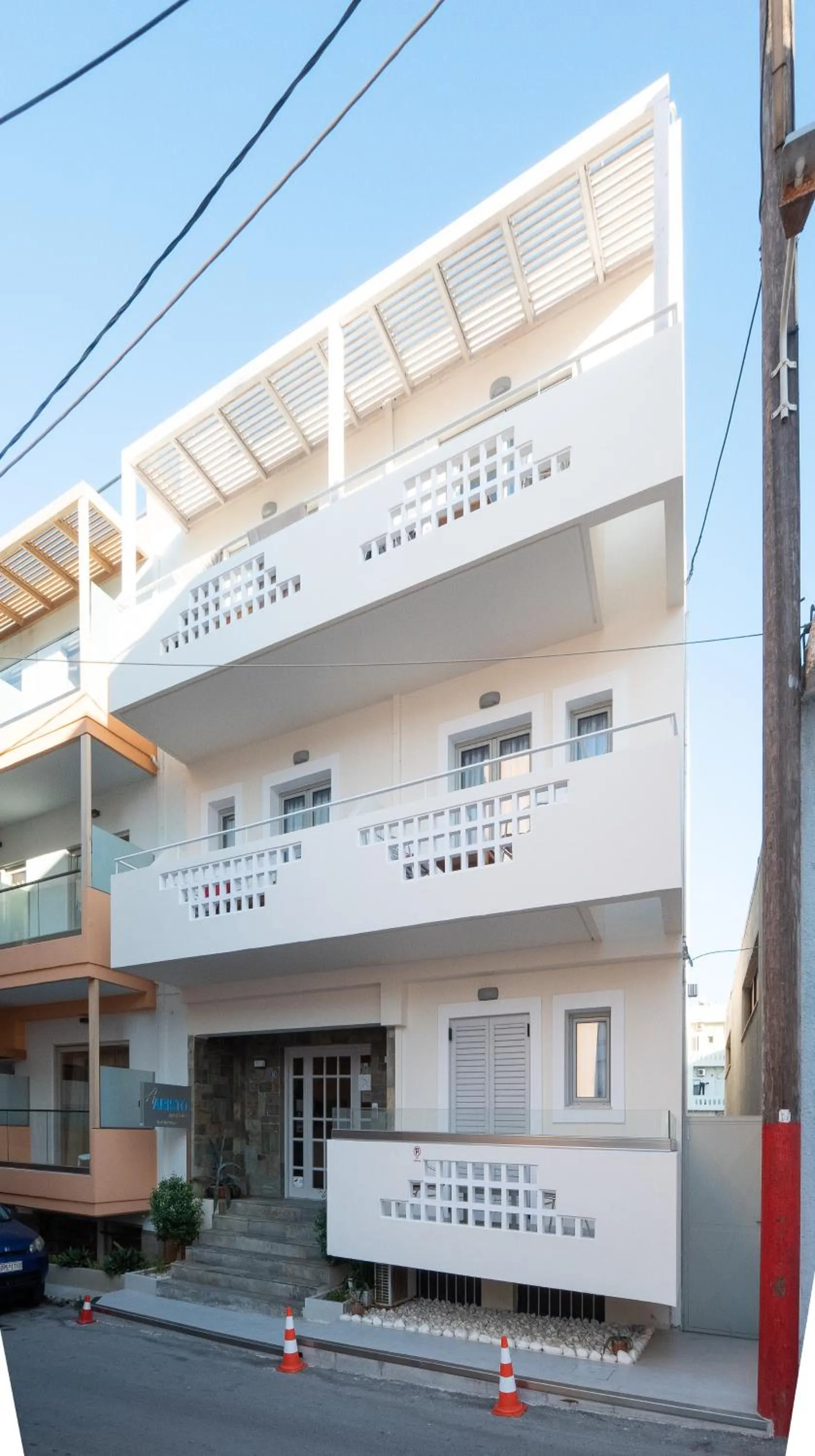 Facade/entrance in Aristo Apts