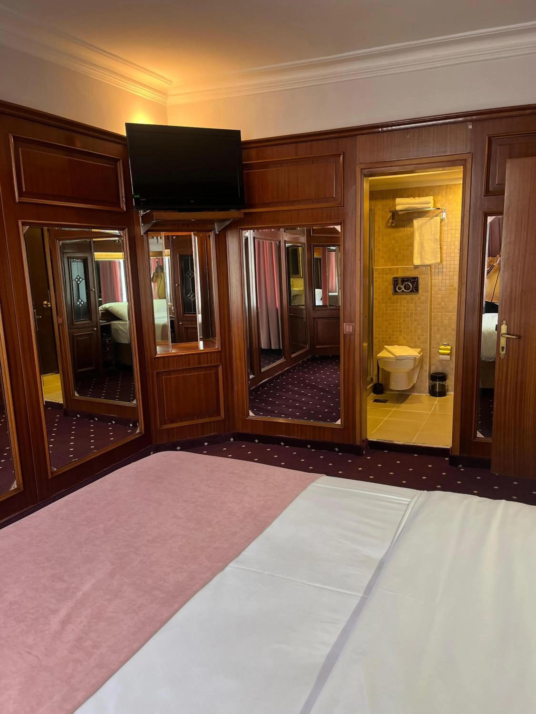 TV and multimedia, Bed in Hotel Topkapı