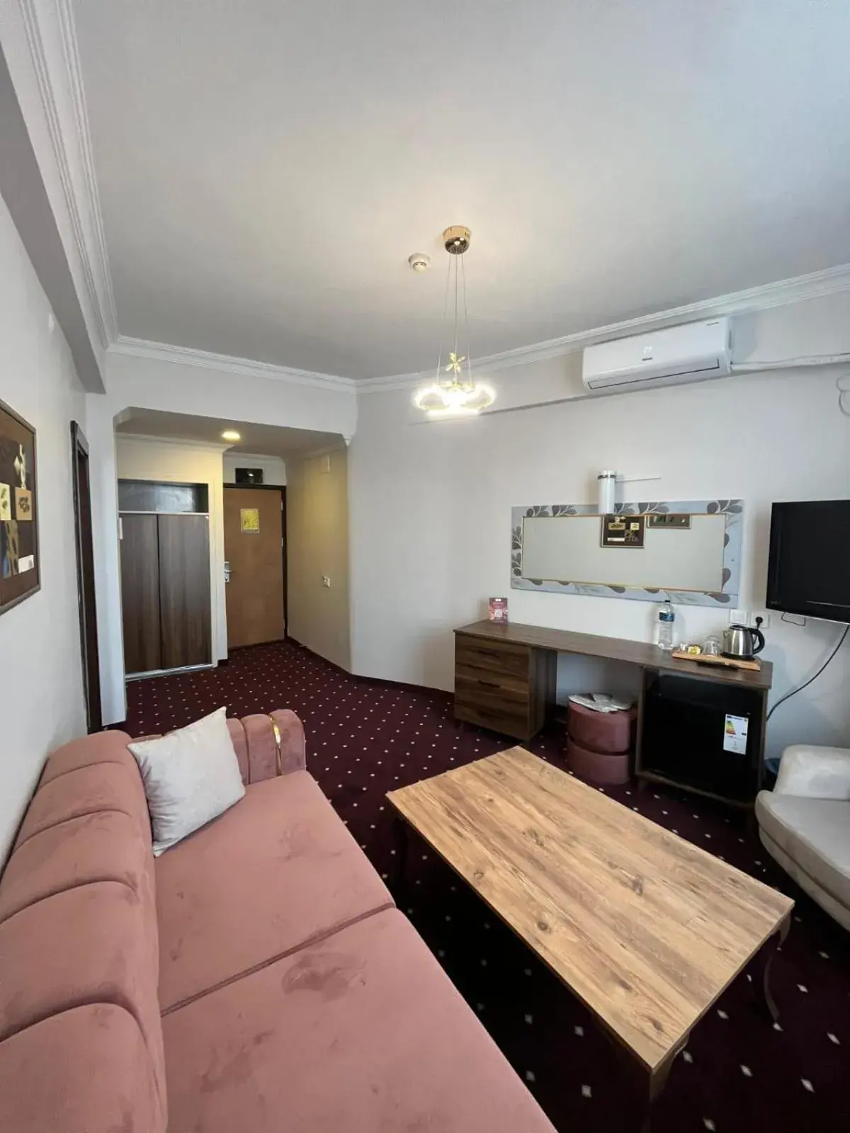 Living room, Bed in Hotel Topkapı Living room, Bed in Hotel Topkapı