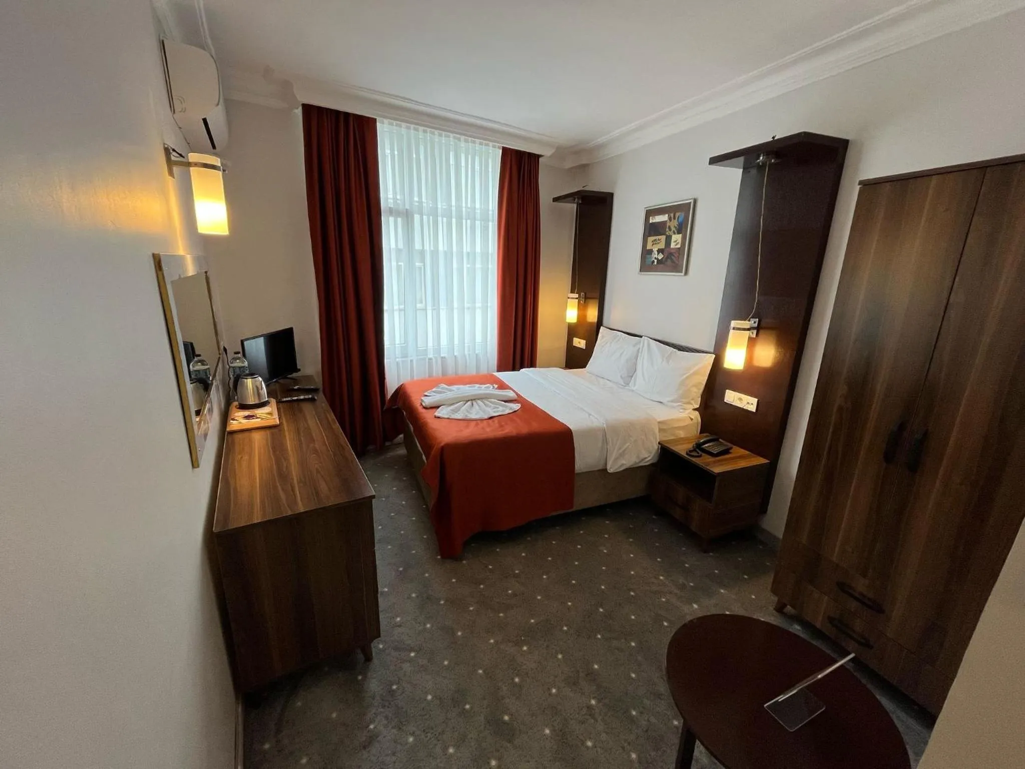 Bed in Hotel Topkapı