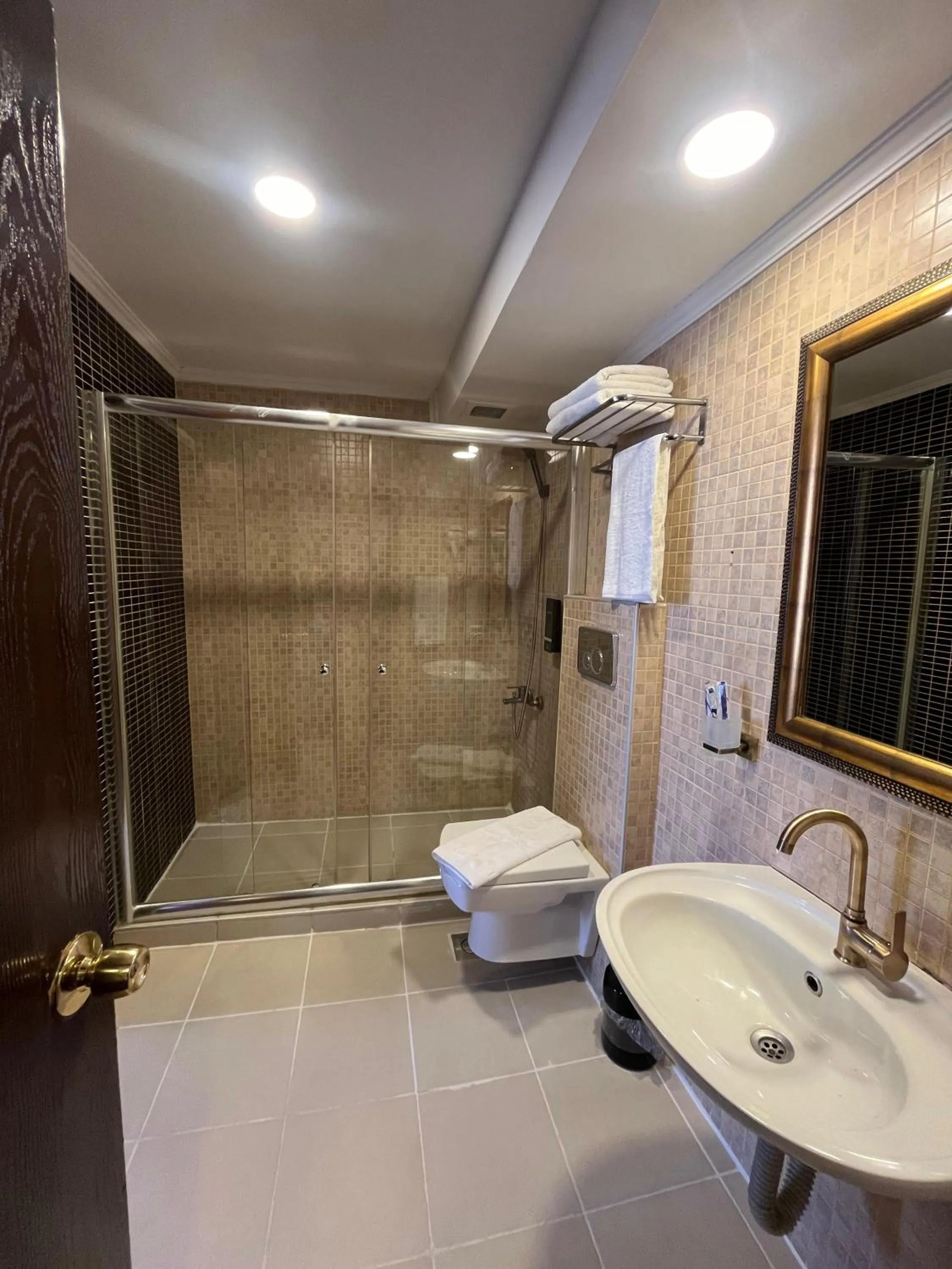 Shower in Hotel Topkapı