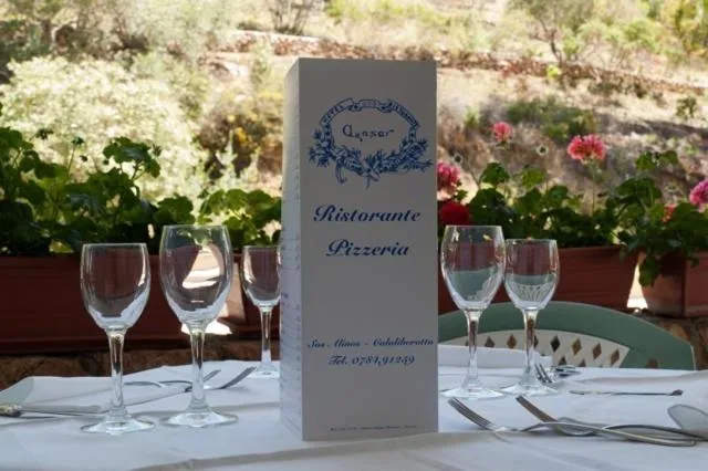 Restaurant/places to eat in Hotel Quasar